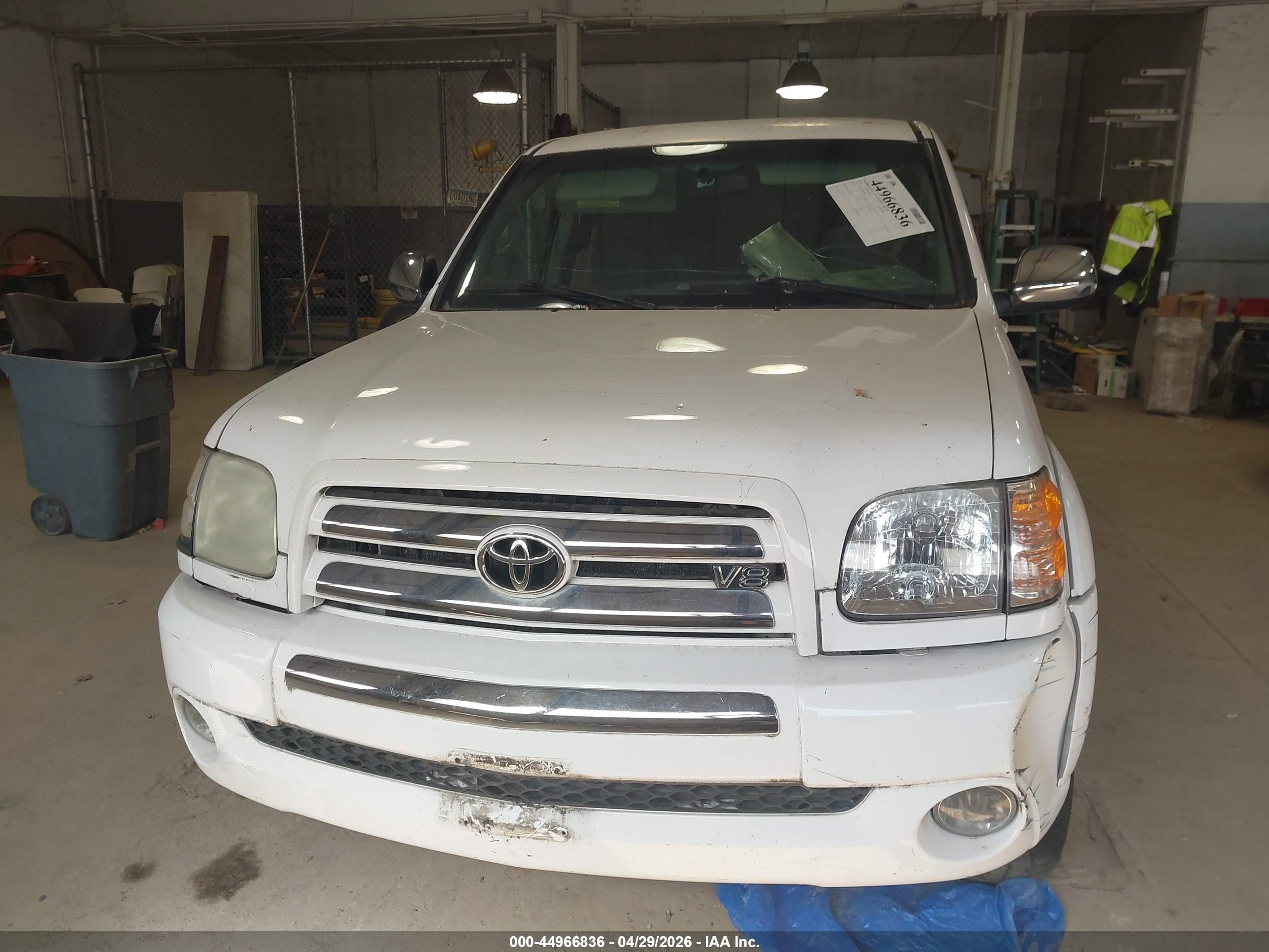 2004 Toyota Tundra Sr5 V8 White vin: 5TBDT44194S464791