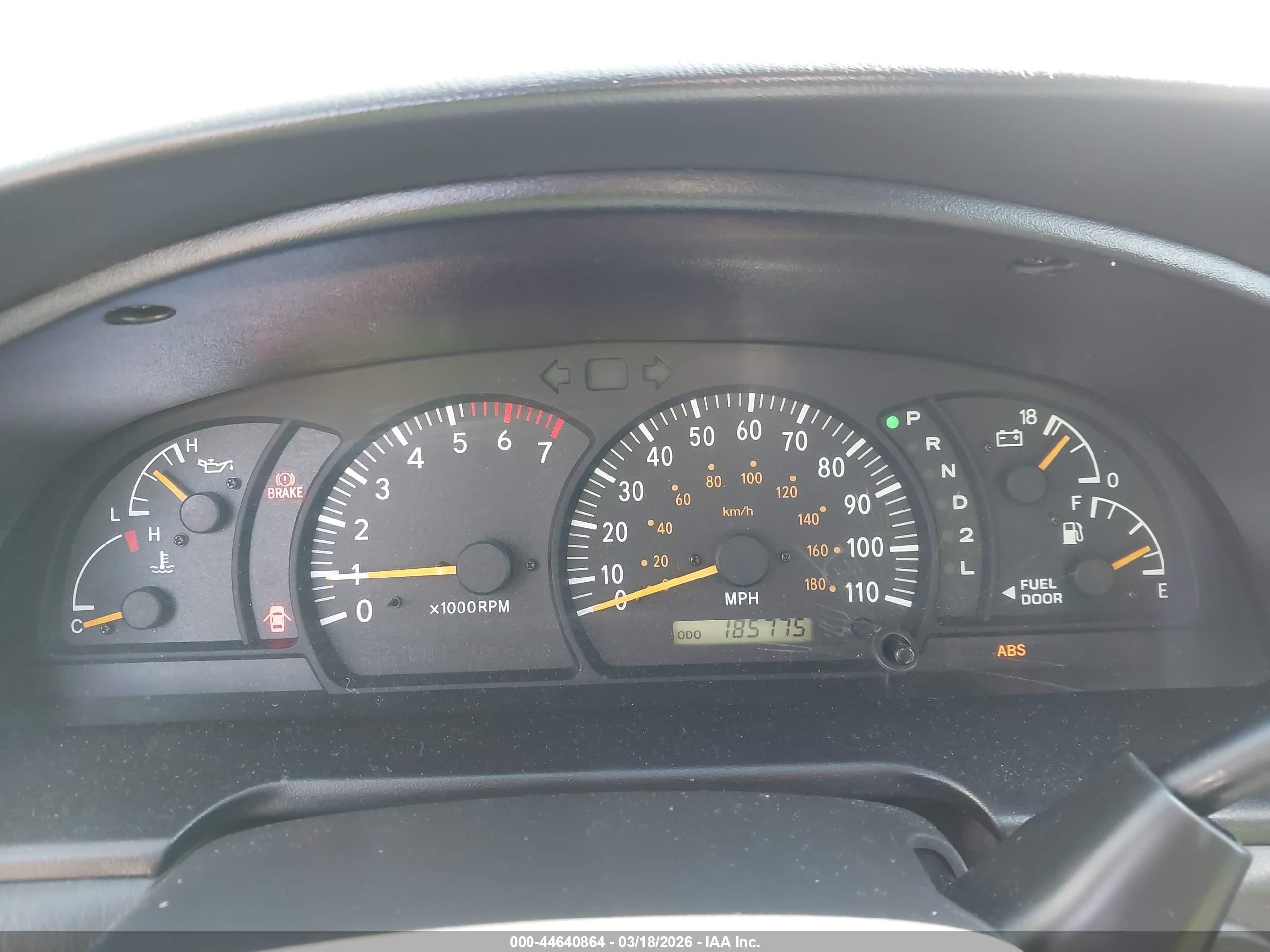 2004 Toyota Tundra Sr5 V8 Gray vin: 5TBDT44194S464841