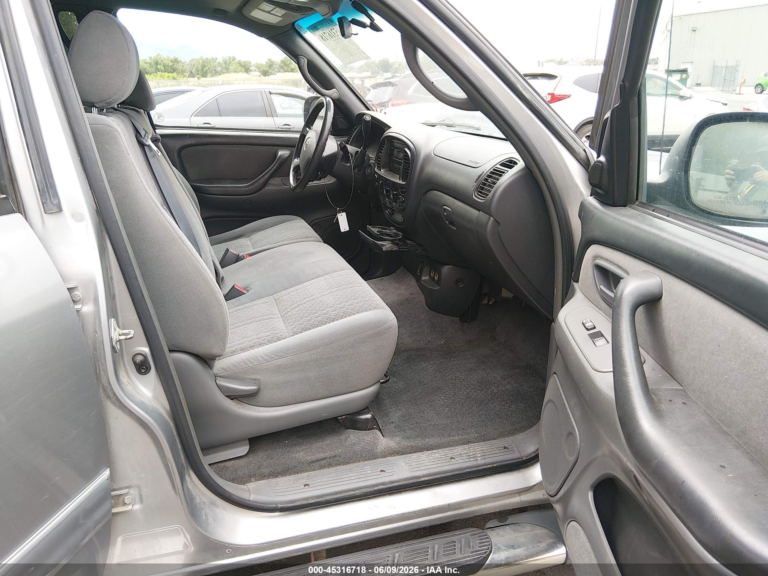 2005 Toyota Tundra Sr5 V8 Silver vin: 5TBDT44195S478451