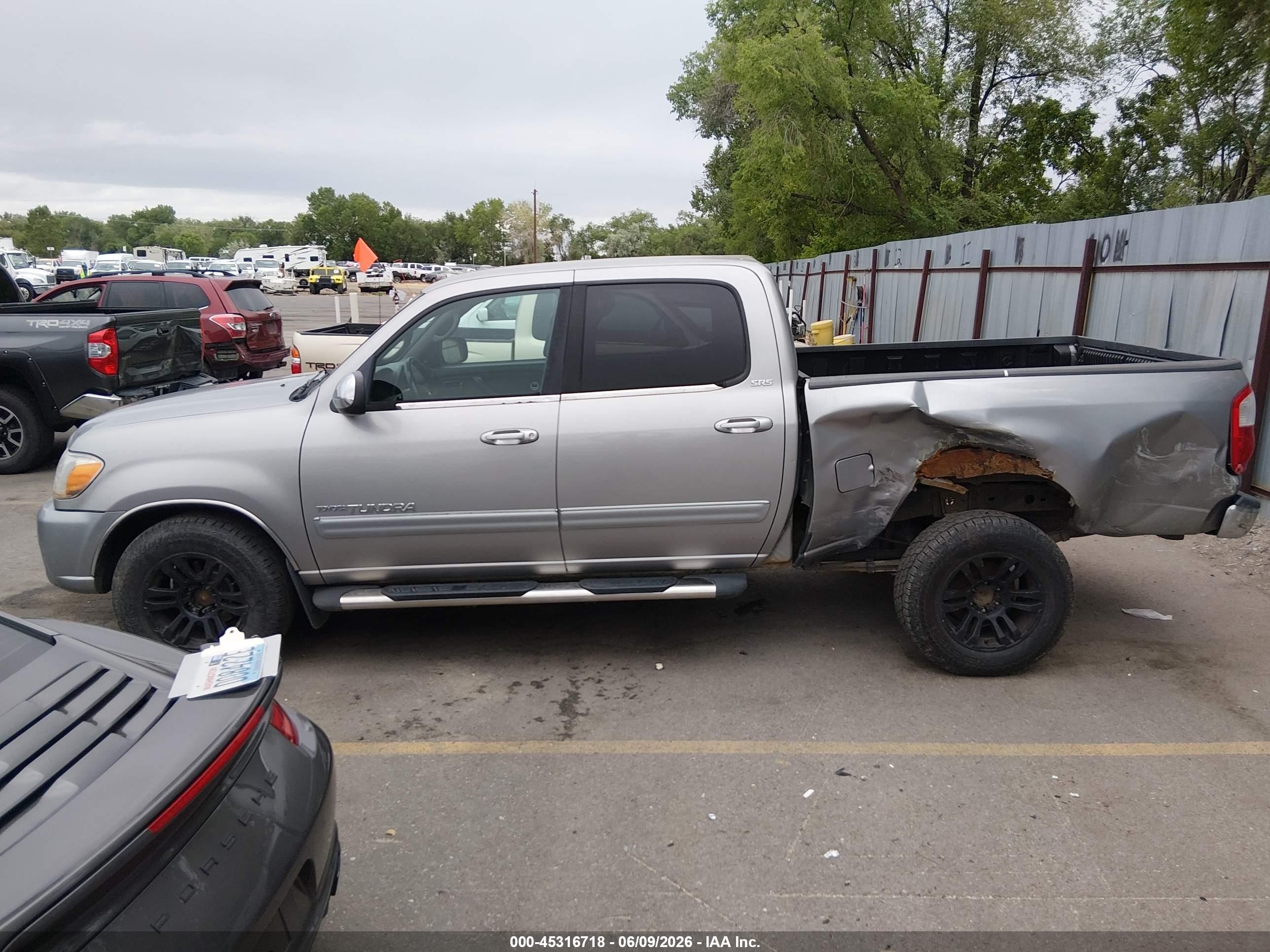 2005 Toyota Tundra Sr5 V8 Silver vin: 5TBDT44195S478451
