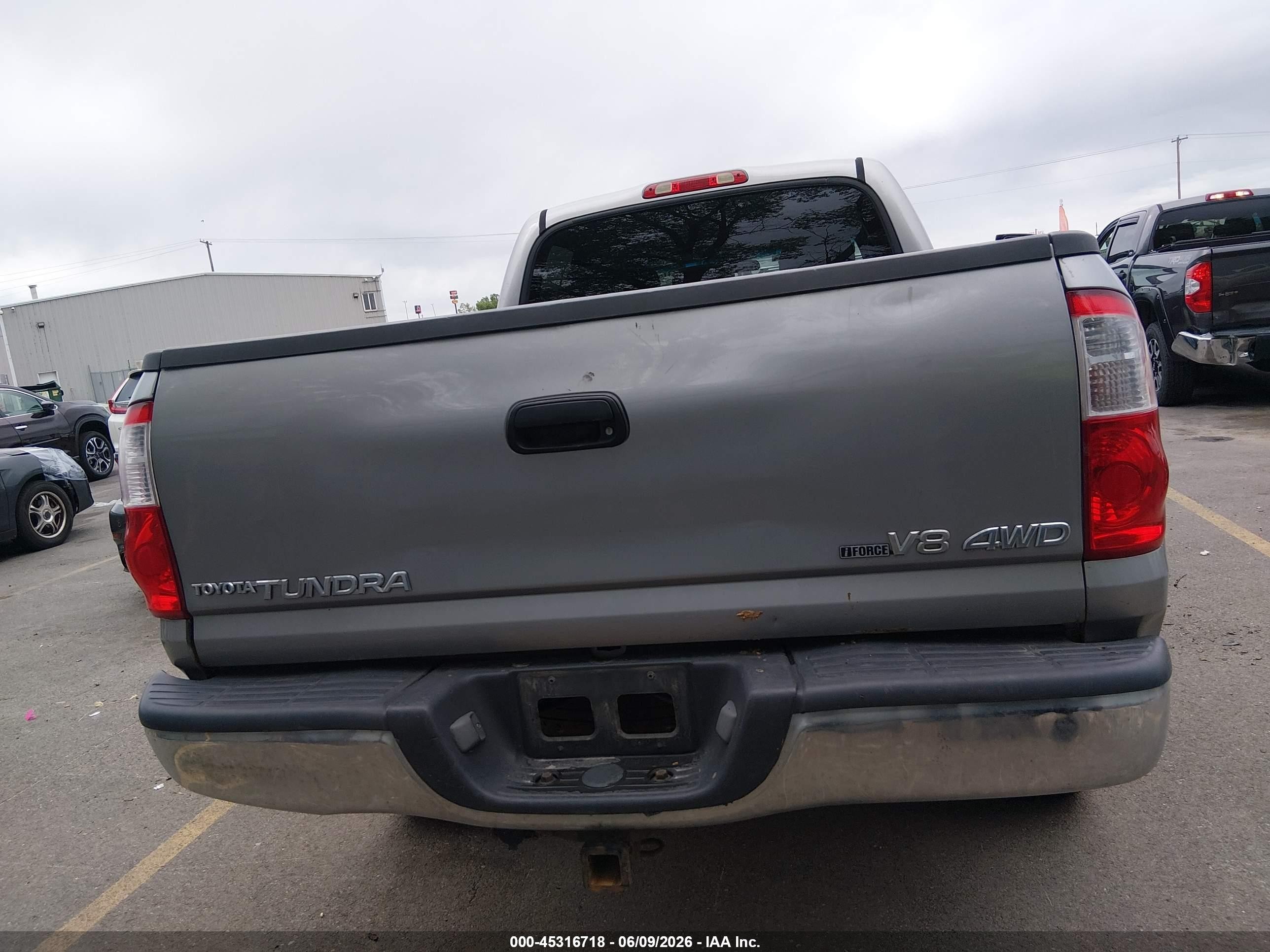2005 Toyota Tundra Sr5 V8 Silver vin: 5TBDT44195S478451