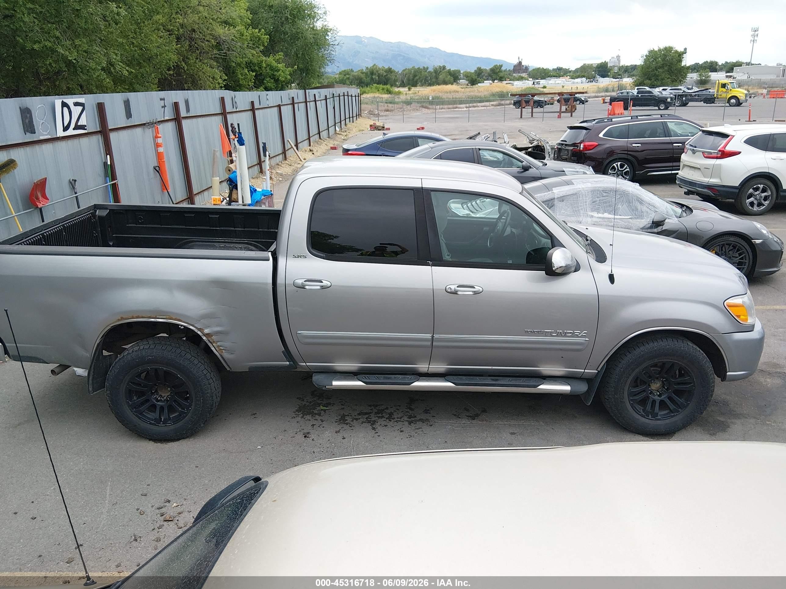2005 Toyota Tundra Sr5 V8 Silver vin: 5TBDT44195S478451