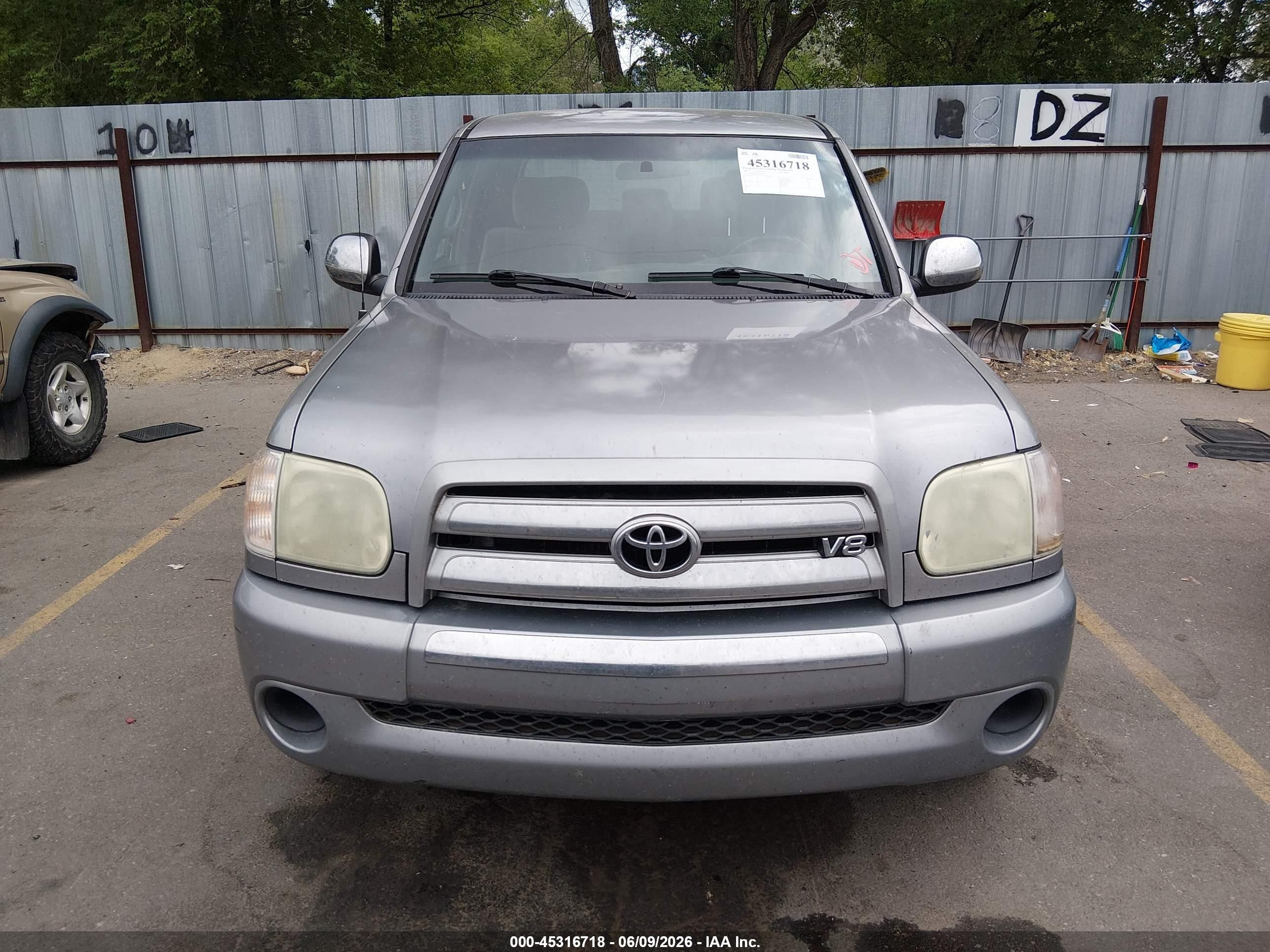 2005 Toyota Tundra Sr5 V8 Silver vin: 5TBDT44195S478451