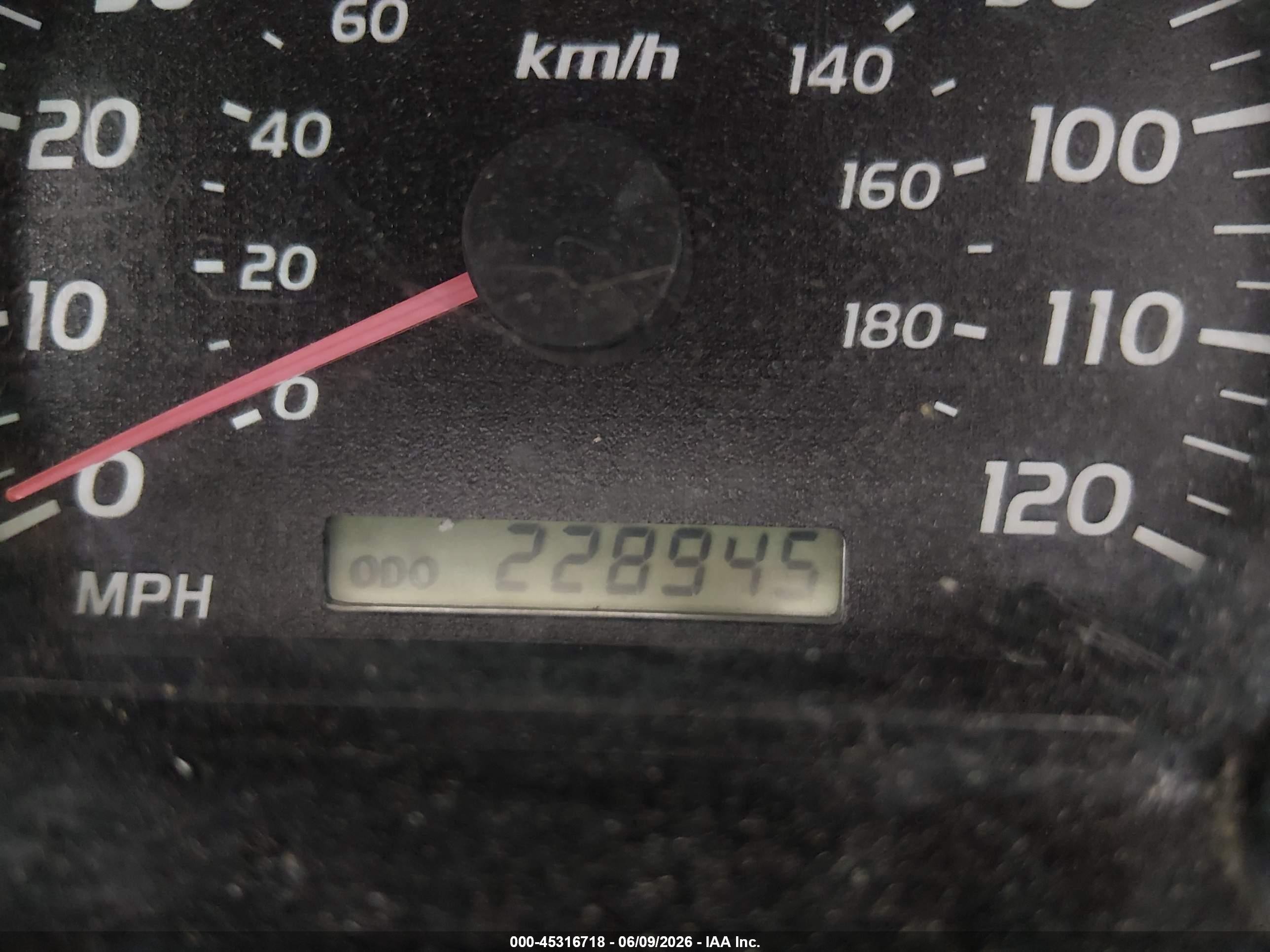 2005 Toyota Tundra Sr5 V8 Silver vin: 5TBDT44195S478451