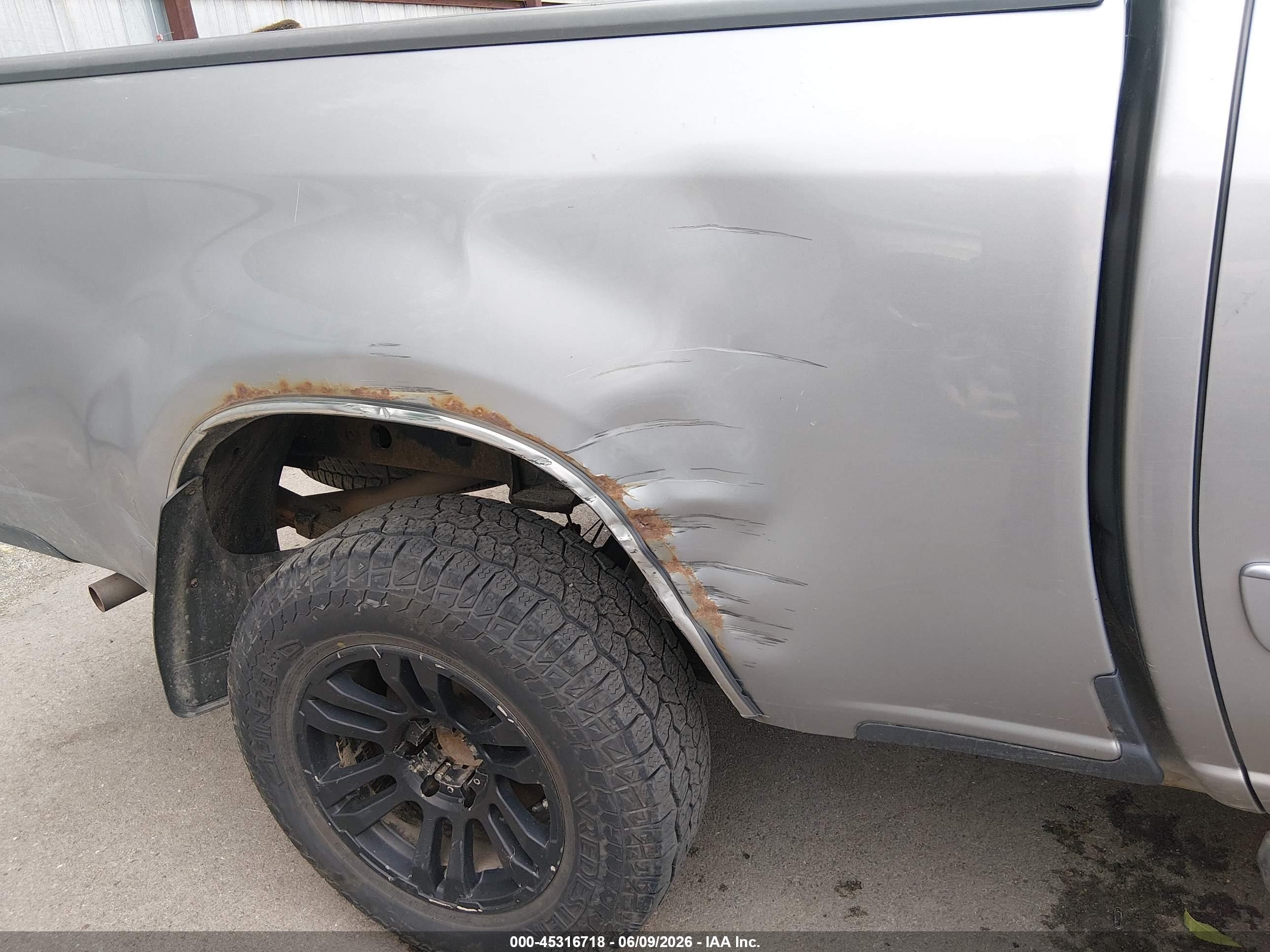 2005 Toyota Tundra Sr5 V8 Silver vin: 5TBDT44195S478451