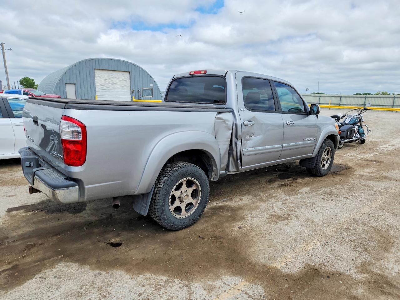 2005 Toyota Tundra Double Cab Sr5 Gray vin: 5TBDT44195S496819