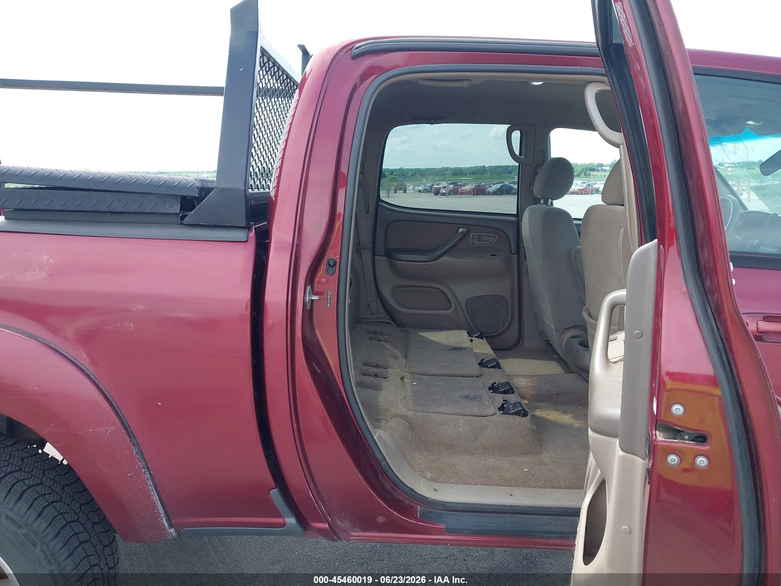 2006 Toyota Tundra Sr5 V8 Red vin: 5TBDT44196S553747