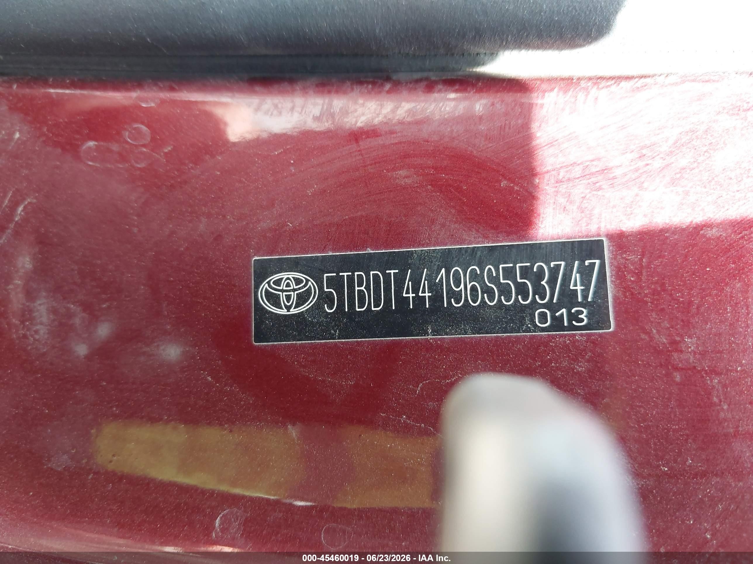 2006 Toyota Tundra Sr5 V8 Red vin: 5TBDT44196S553747