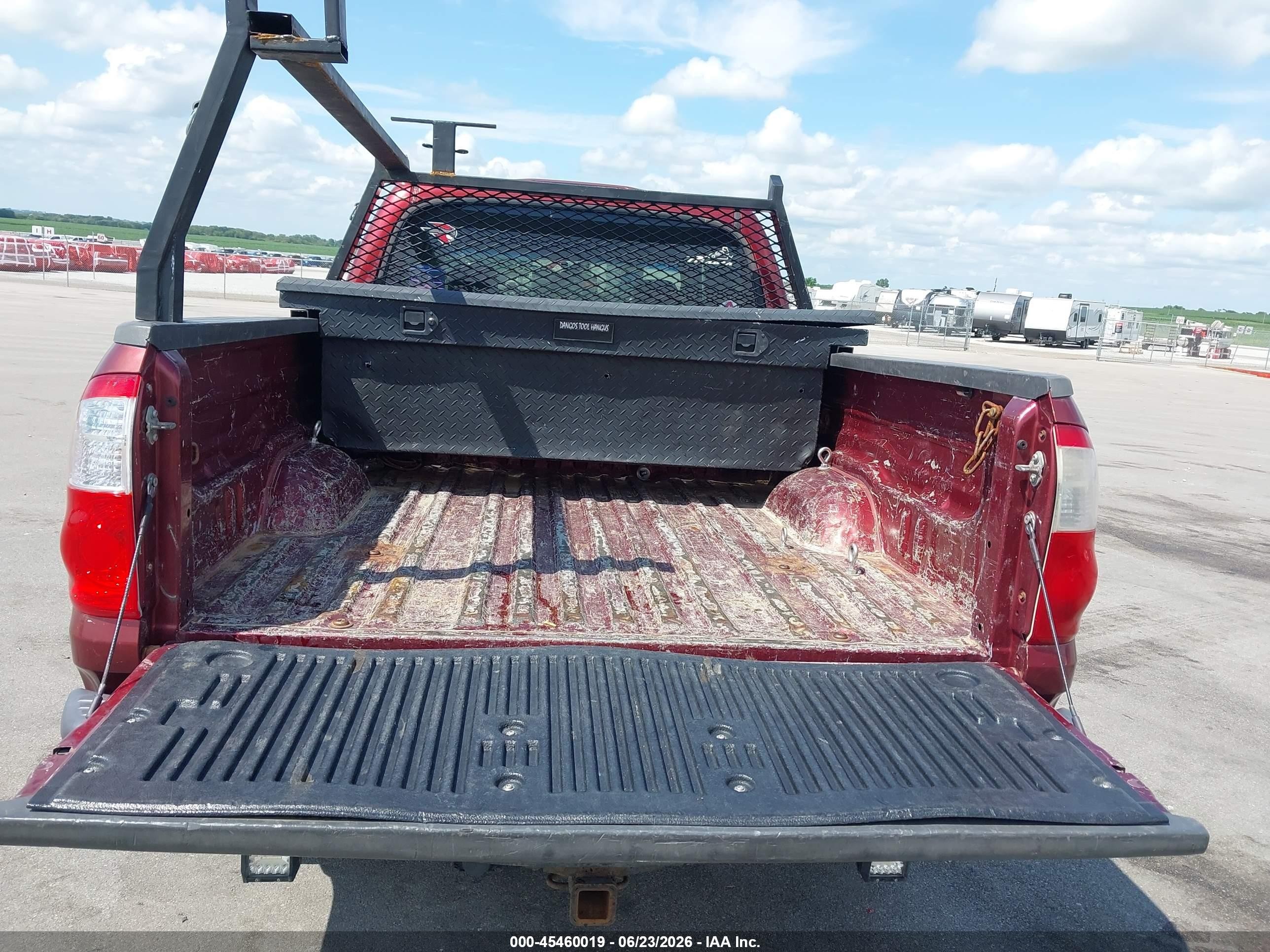 2006 Toyota Tundra Sr5 V8 Red vin: 5TBDT44196S553747