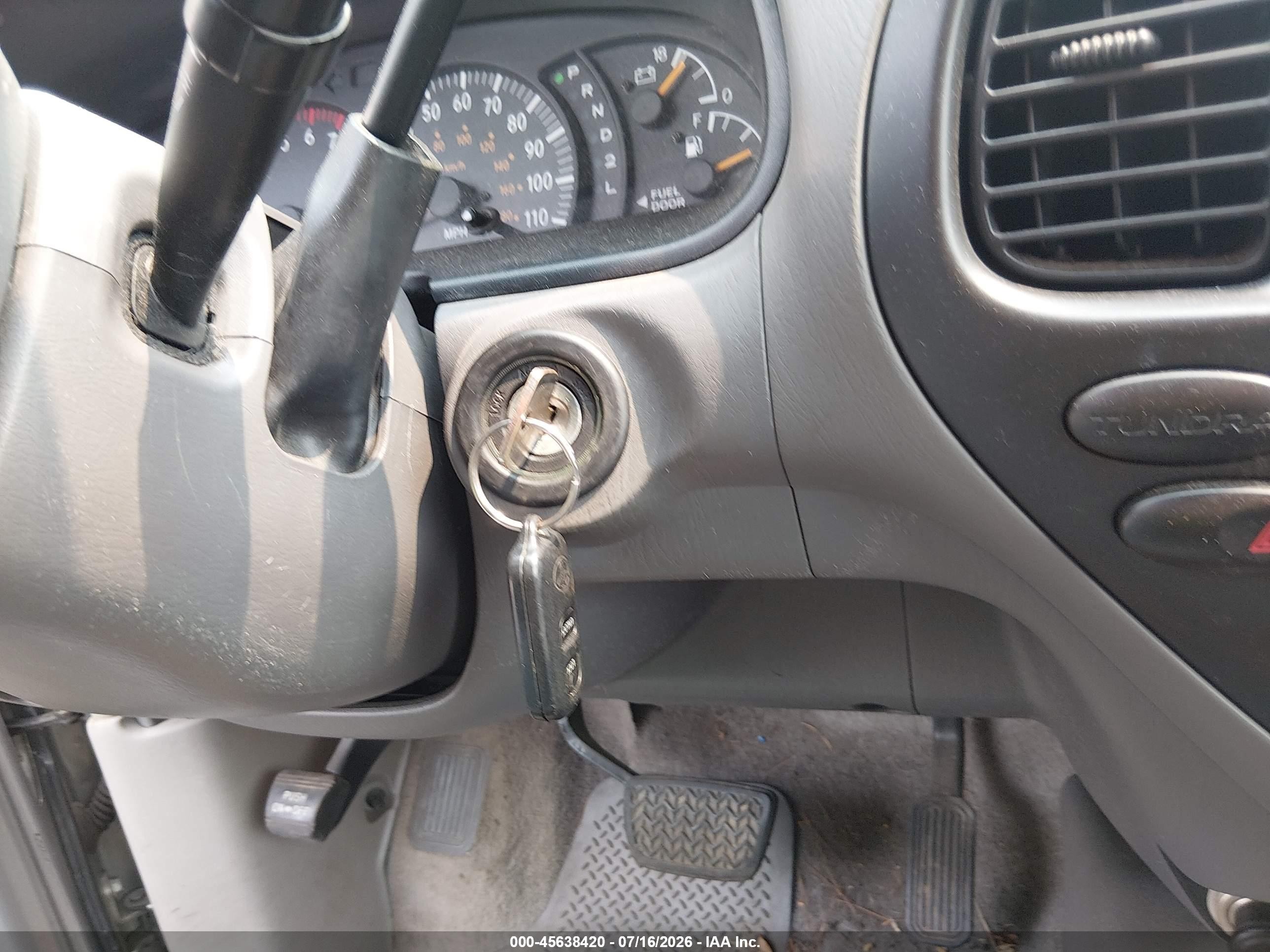 2004 Toyota Tundra Sr5 V8 Silver vin: 5TBDT441X4S461978