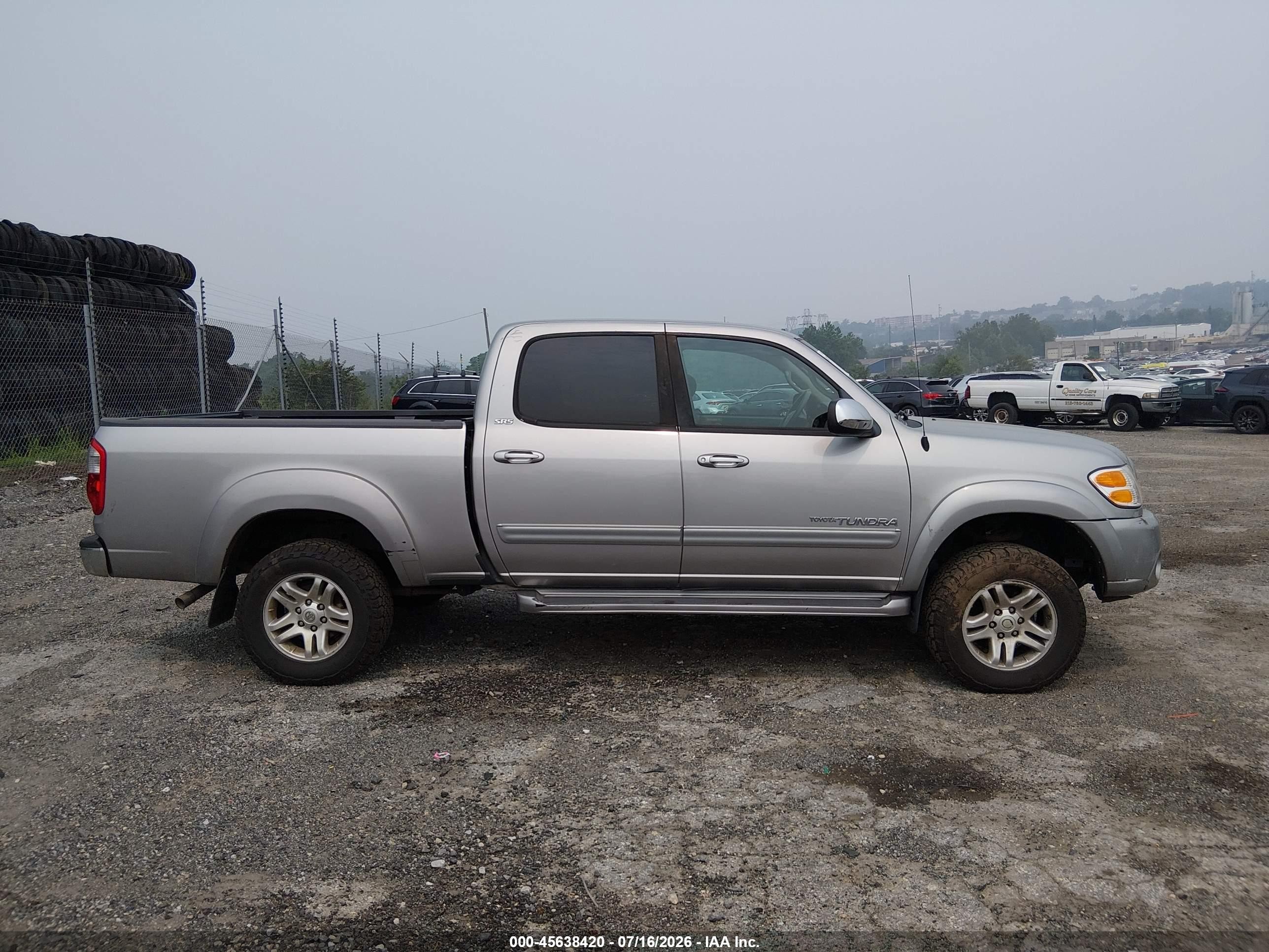 2004 Toyota Tundra Sr5 V8 Silver vin: 5TBDT441X4S461978