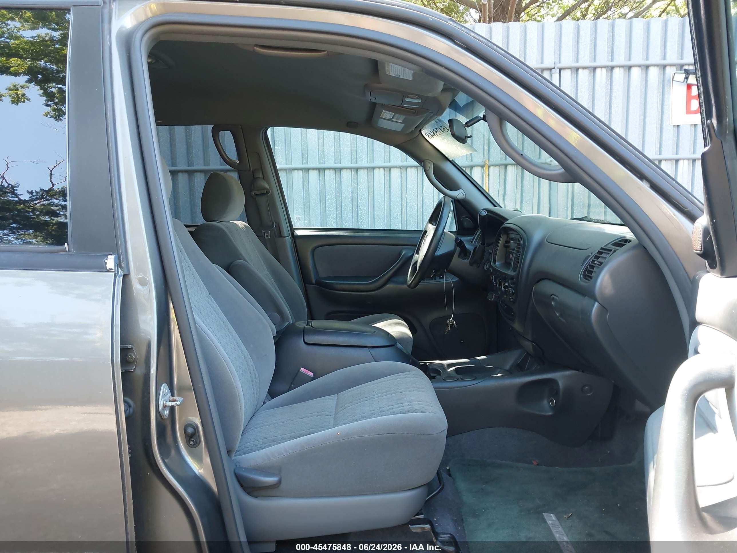 2005 Toyota Tundra Sr5 V8 Gray vin: 5TBDT441X5S476191