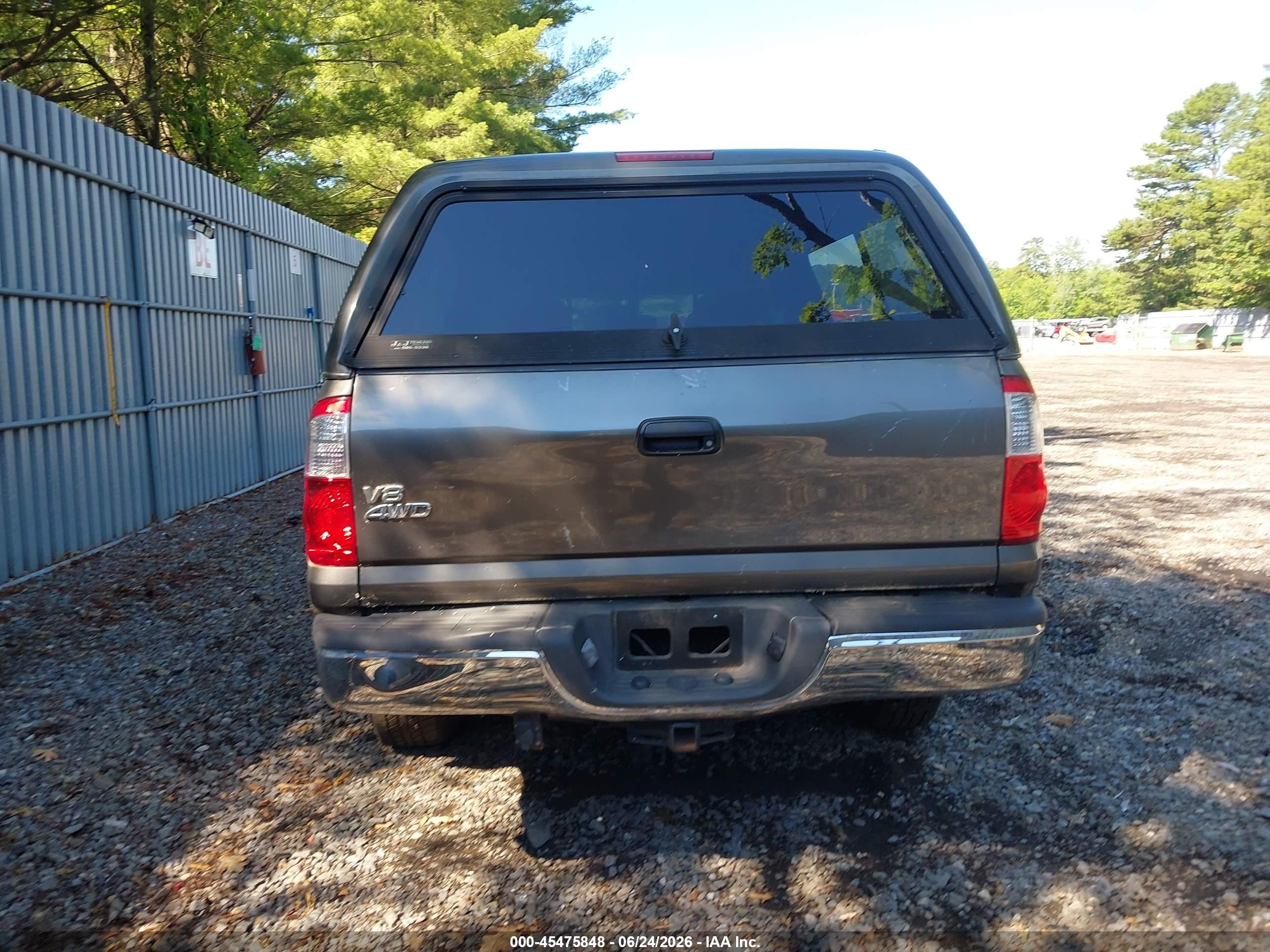 2005 Toyota Tundra Sr5 V8 Gray vin: 5TBDT441X5S476191