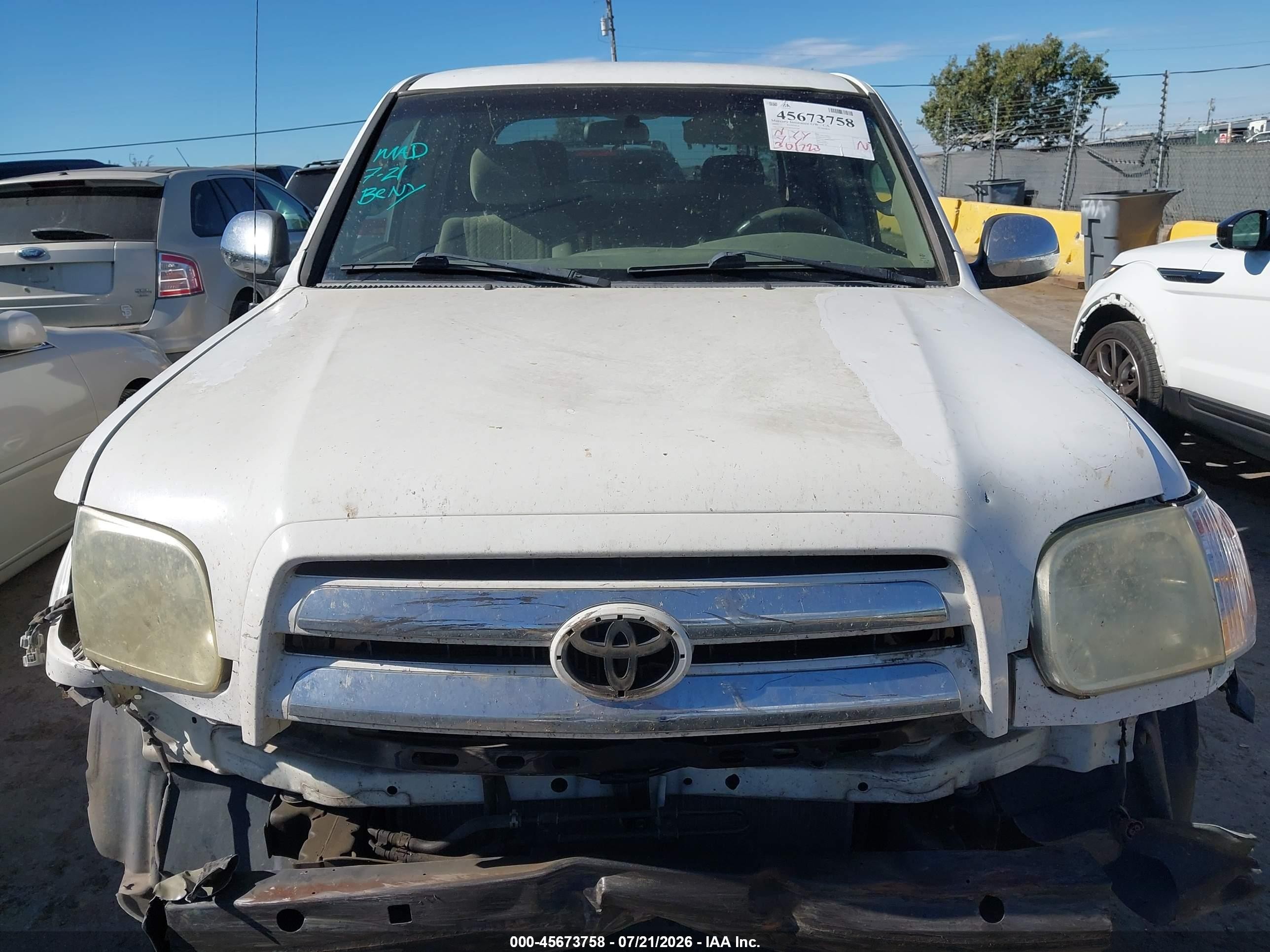 2005 Toyota Tundra Sr5 V8 White vin: 5TBDT441X5S495386