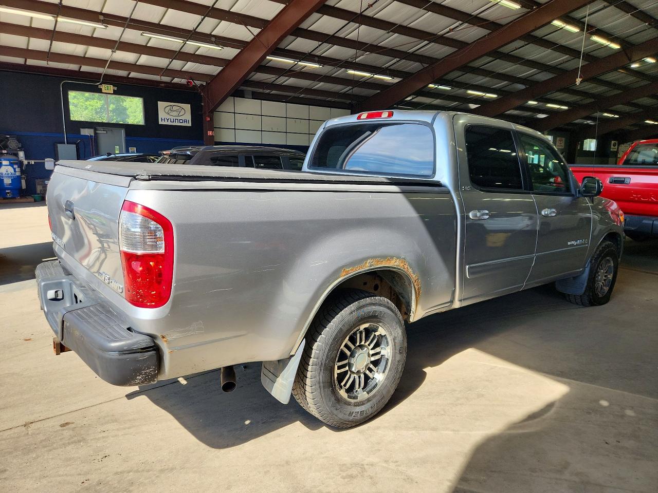 2005 Toyota Tundra Double Cab Sr5 Silver vin: 5TBDT441X5S498417