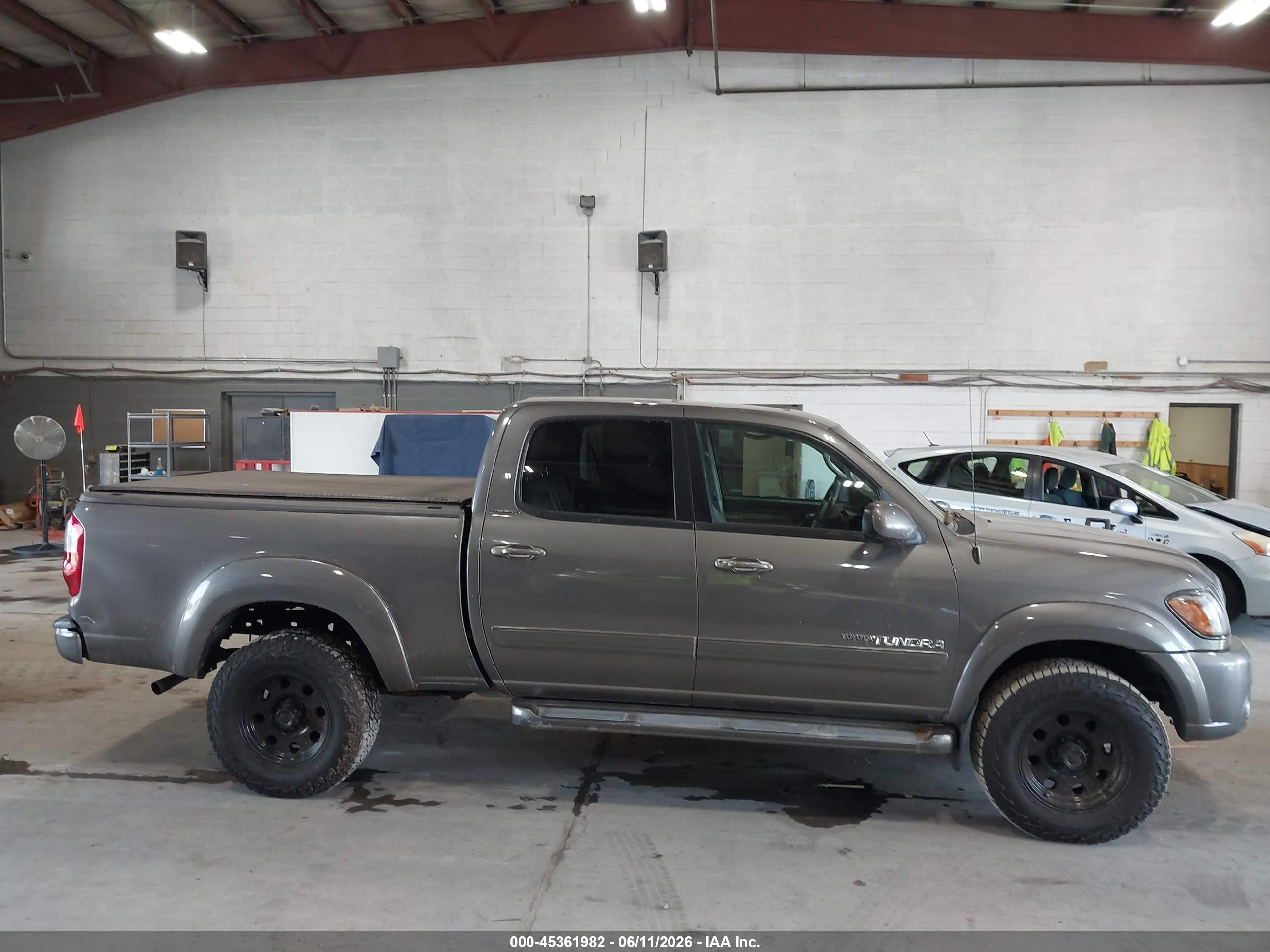 2005 Toyota Tundra Limited V8 Gray vin: 5TBDT48135S486216