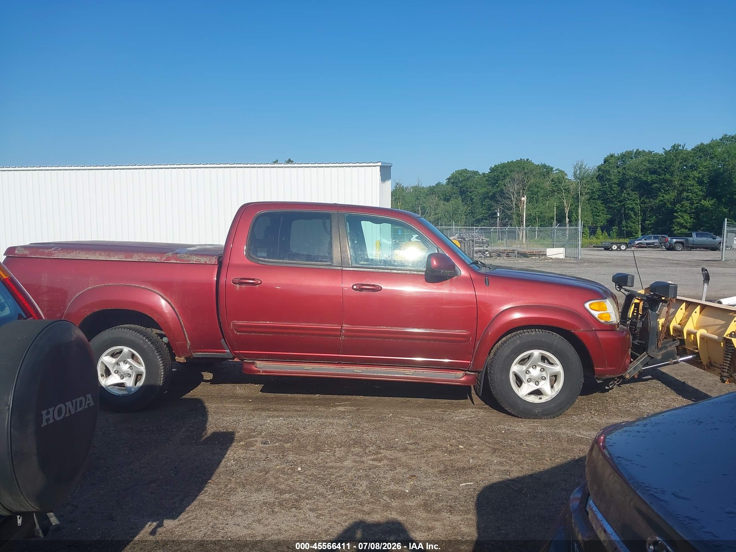 2004 Toyota Tundra Limited V8 Red vin: 5TBDT48144S435788