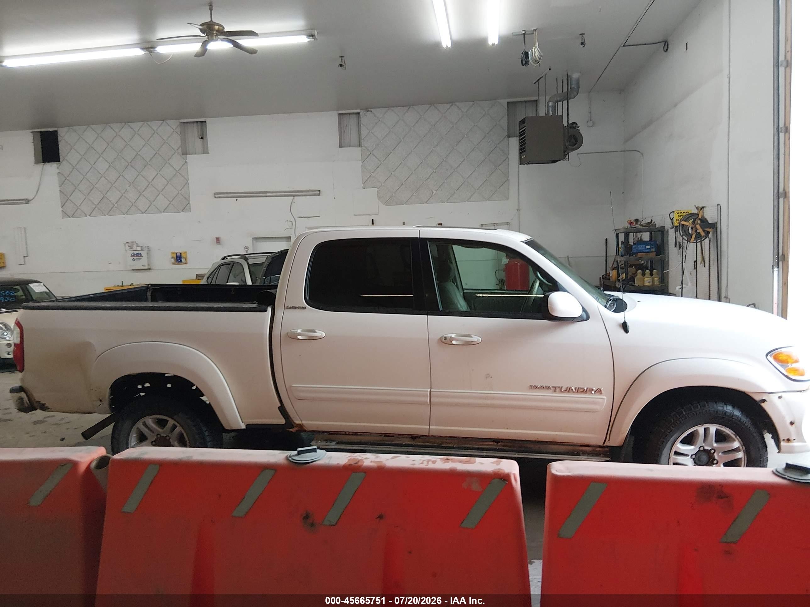 2004 Toyota Tundra Limited V8 Белый vin: 5TBDT481X4S451607