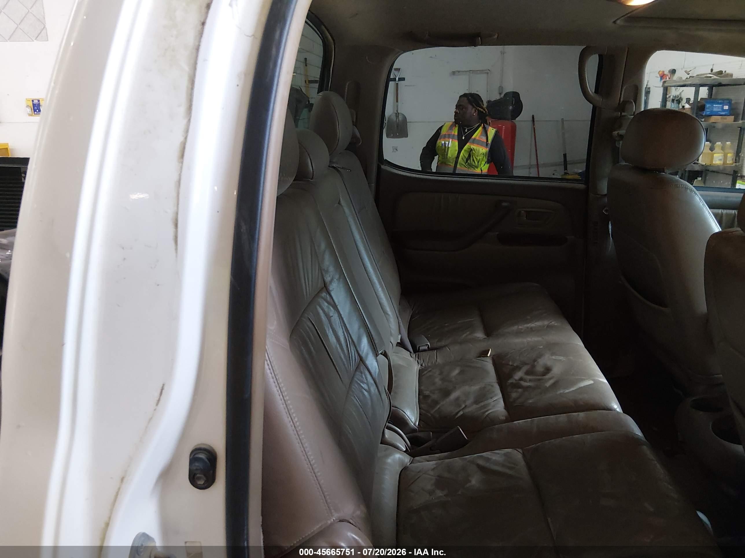 2004 Toyota Tundra Limited V8 Белый vin: 5TBDT481X4S451607