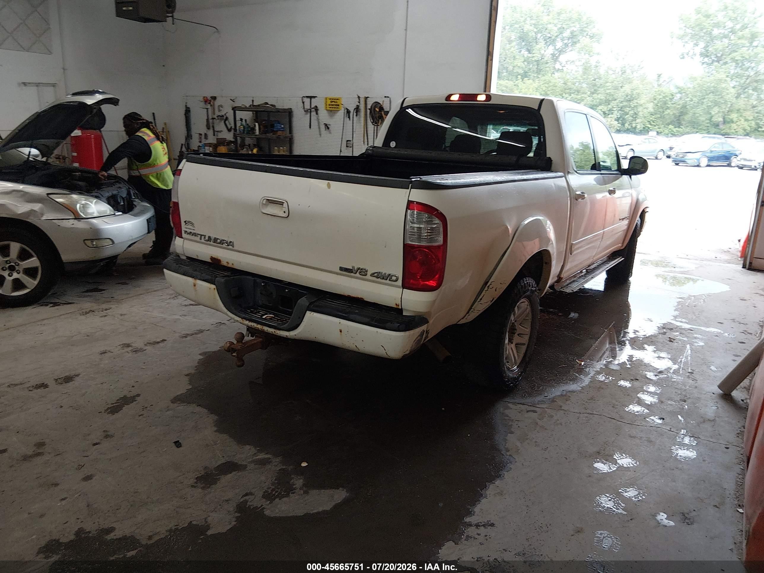 2004 Toyota Tundra Limited V8 Белый vin: 5TBDT481X4S451607