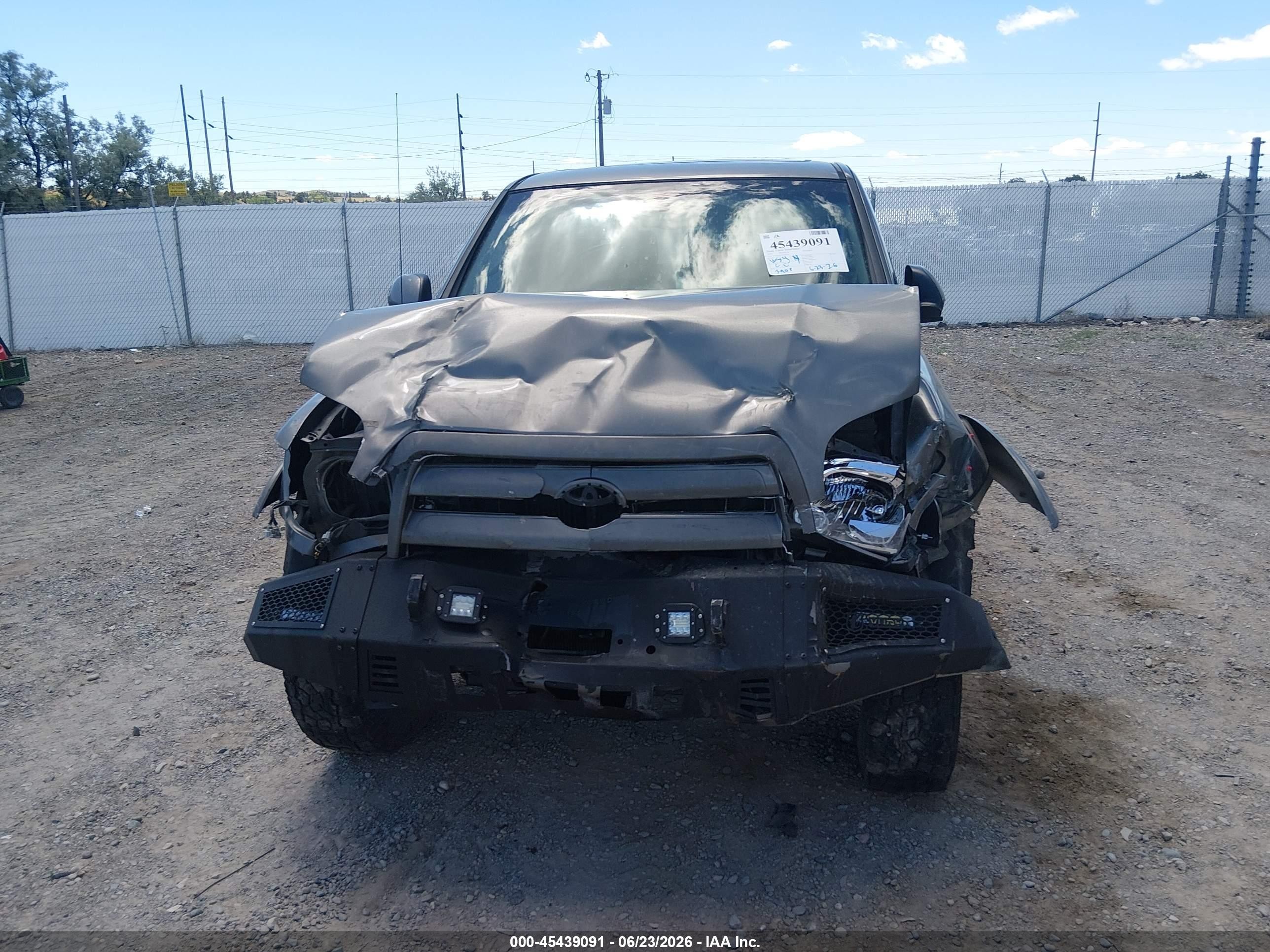 2005 Toyota Tundra Limited V8 Gray vin: 5TBDT481X5S484320