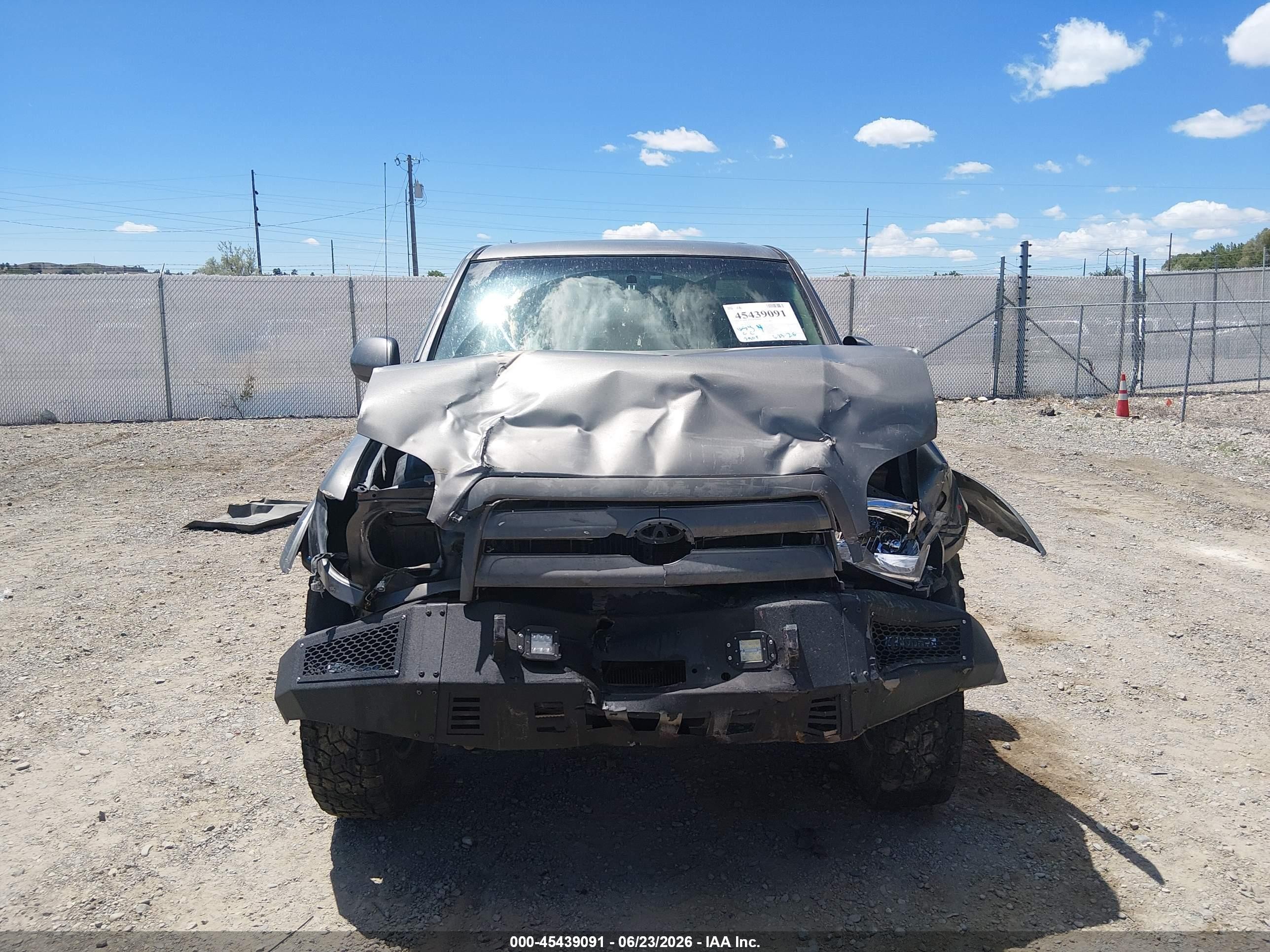 2005 Toyota Tundra Limited V8 Gray vin: 5TBDT481X5S484320
