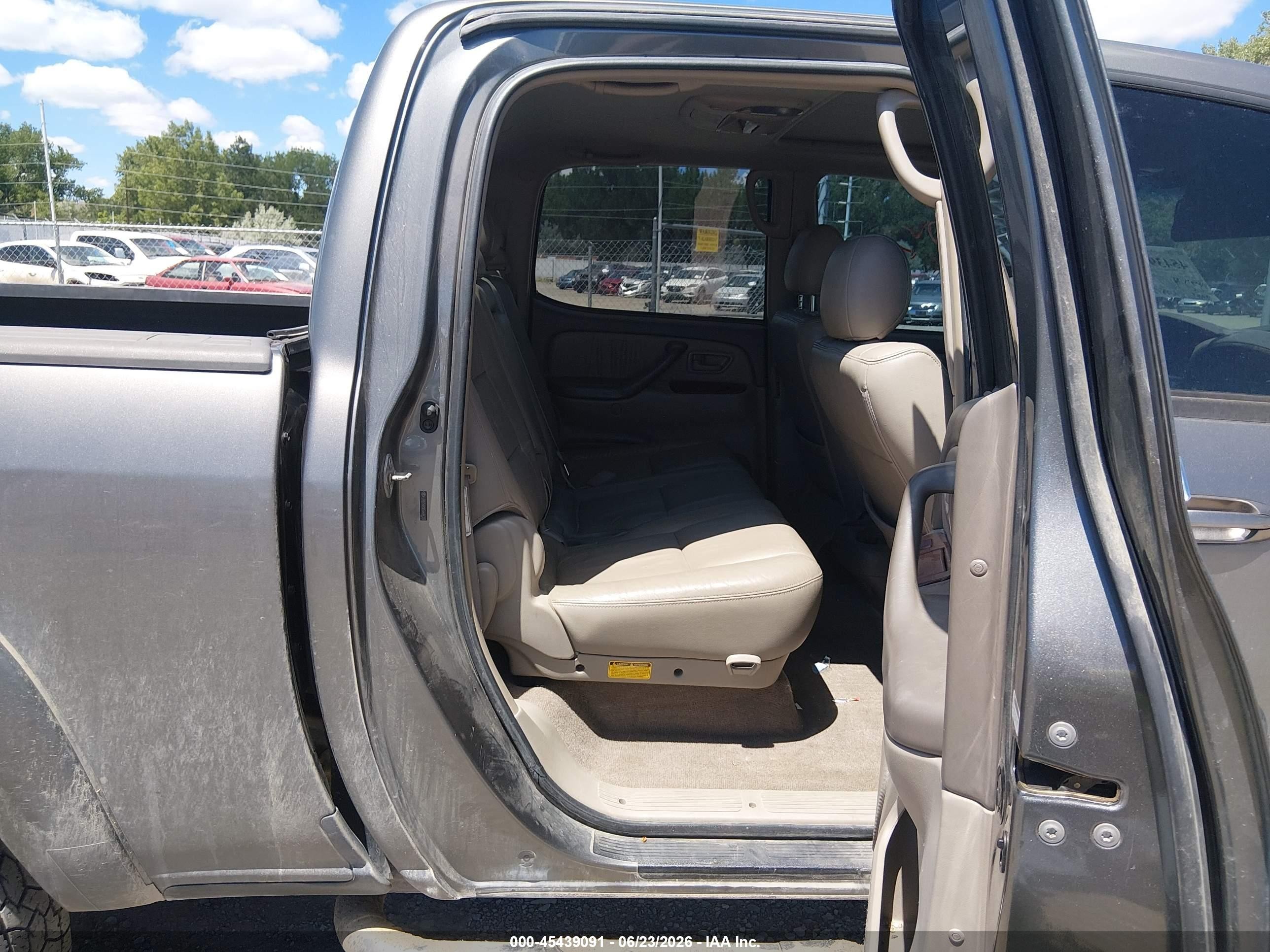 2005 Toyota Tundra Limited V8 Gray vin: 5TBDT481X5S484320