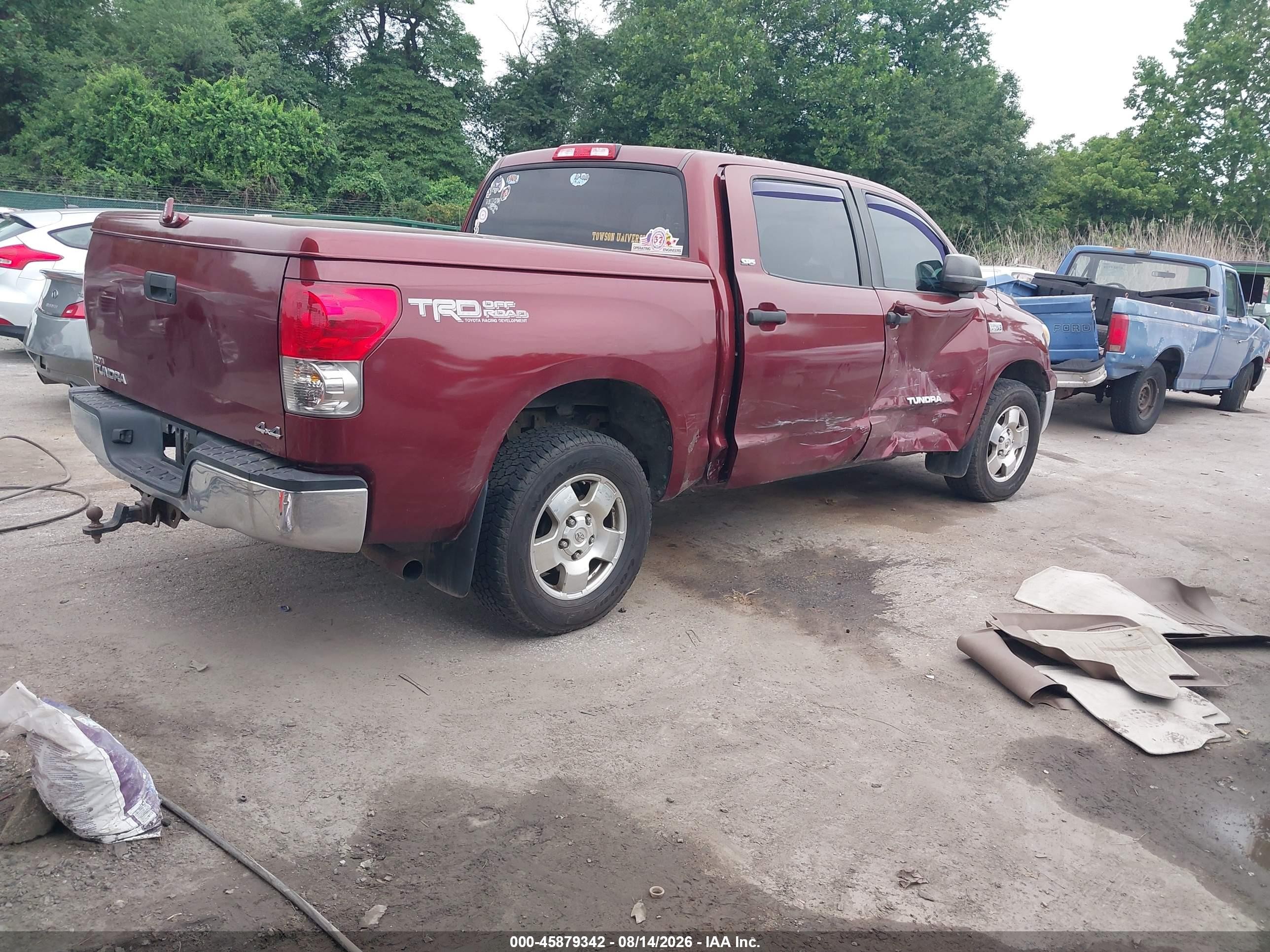 2008 Toyota Tundra Sr5 5.7l V8 Red vin: 5TBDV541X8S503748