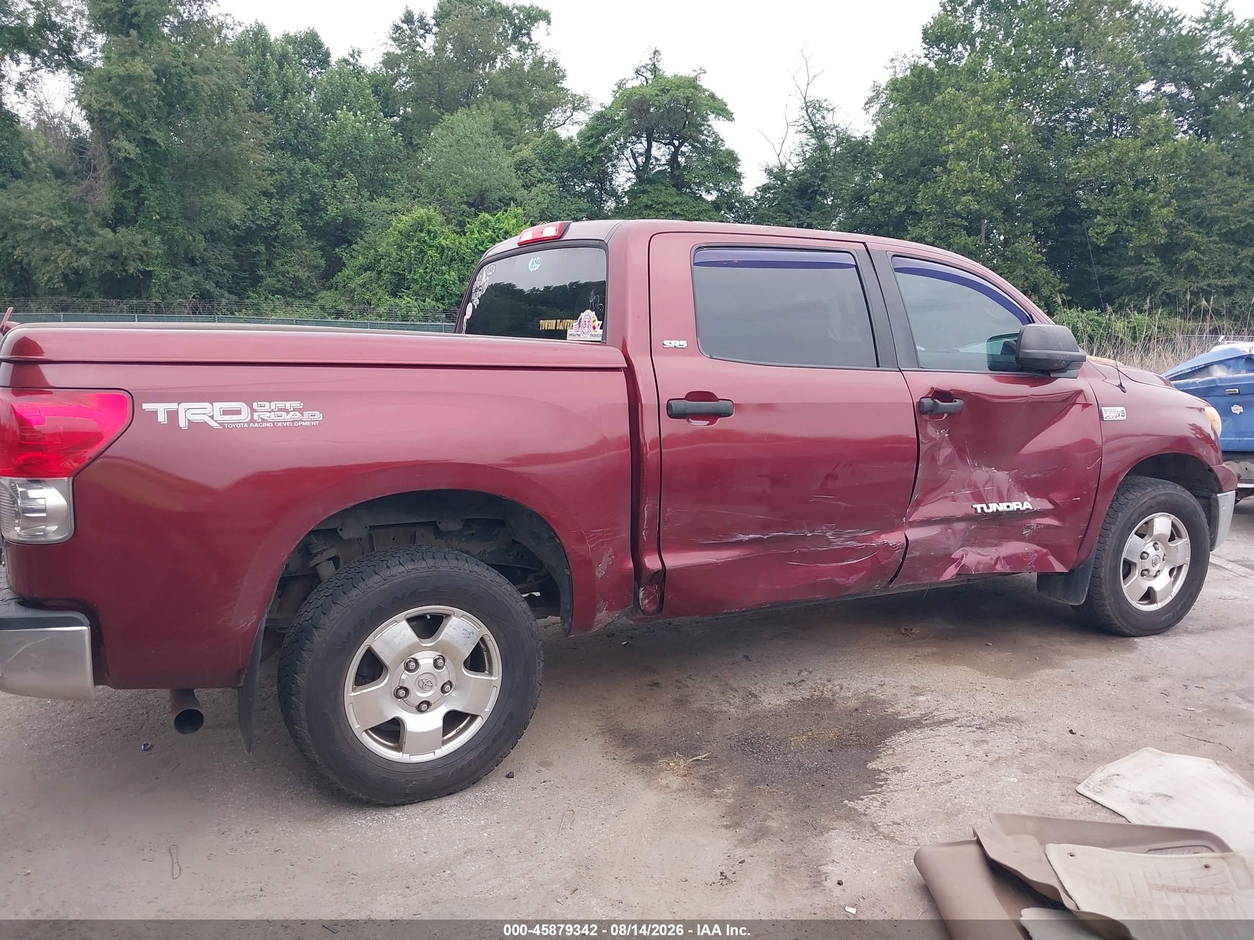 2008 Toyota Tundra Sr5 5.7l V8 Red vin: 5TBDV541X8S503748