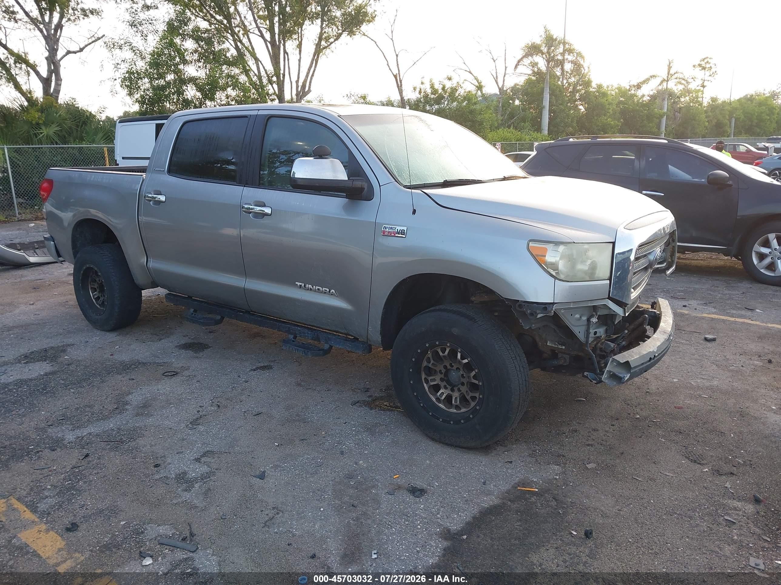 2008 Toyota Tundra Limited 5.7l V8 Серебряный vin: 5TBDV58188S501264