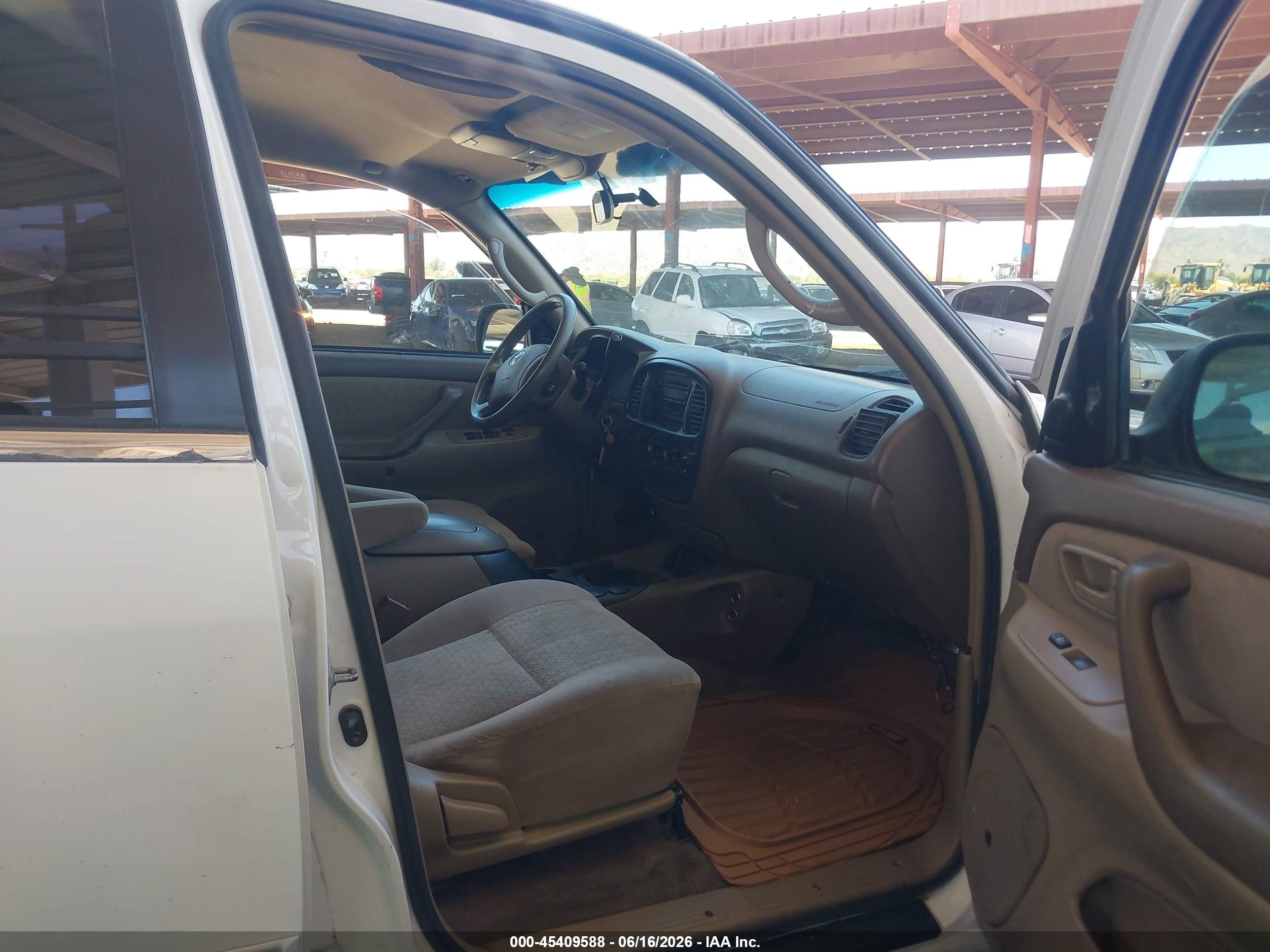 2004 Toyota Tundra Sr5 V8 White vin: 5TBET34114S446901
