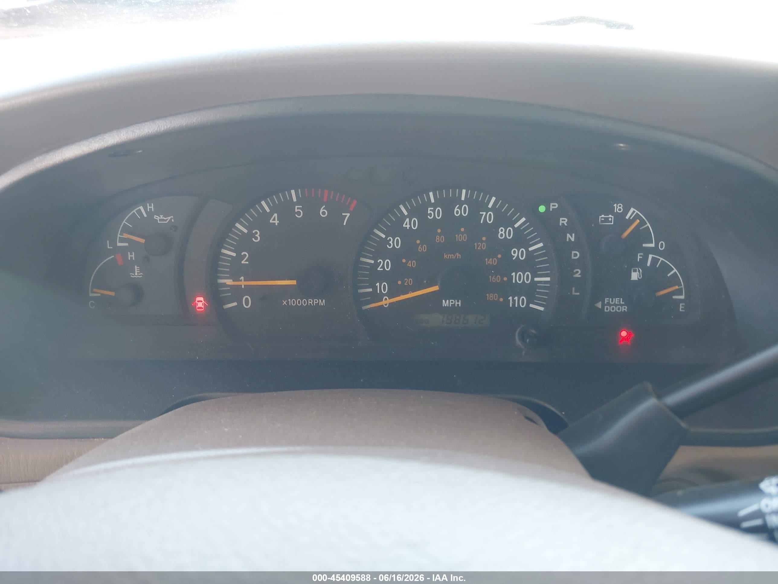 2004 Toyota Tundra Sr5 V8 White vin: 5TBET34114S446901