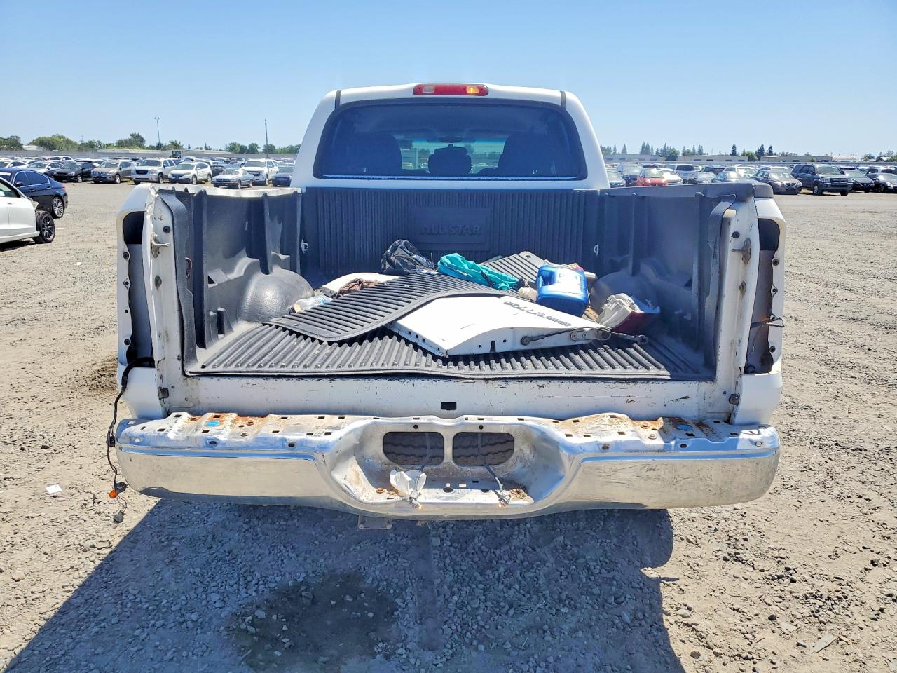 2005 Toyota Tundra Double Cab Sr5 White vin: 5TBET34135S468075