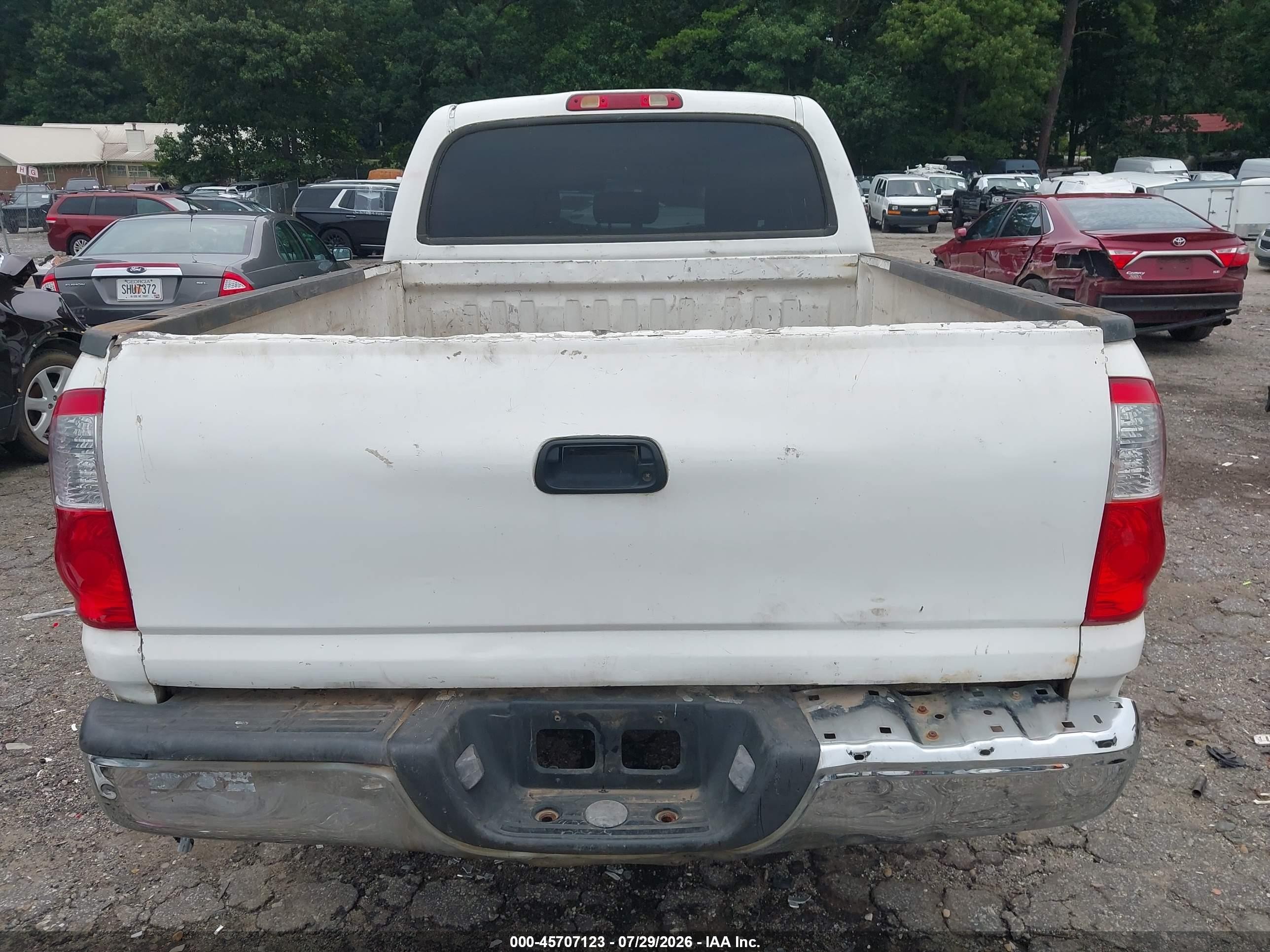 2006 Toyota Tundra Sr5 V8 White vin: 5TBET34166S516038