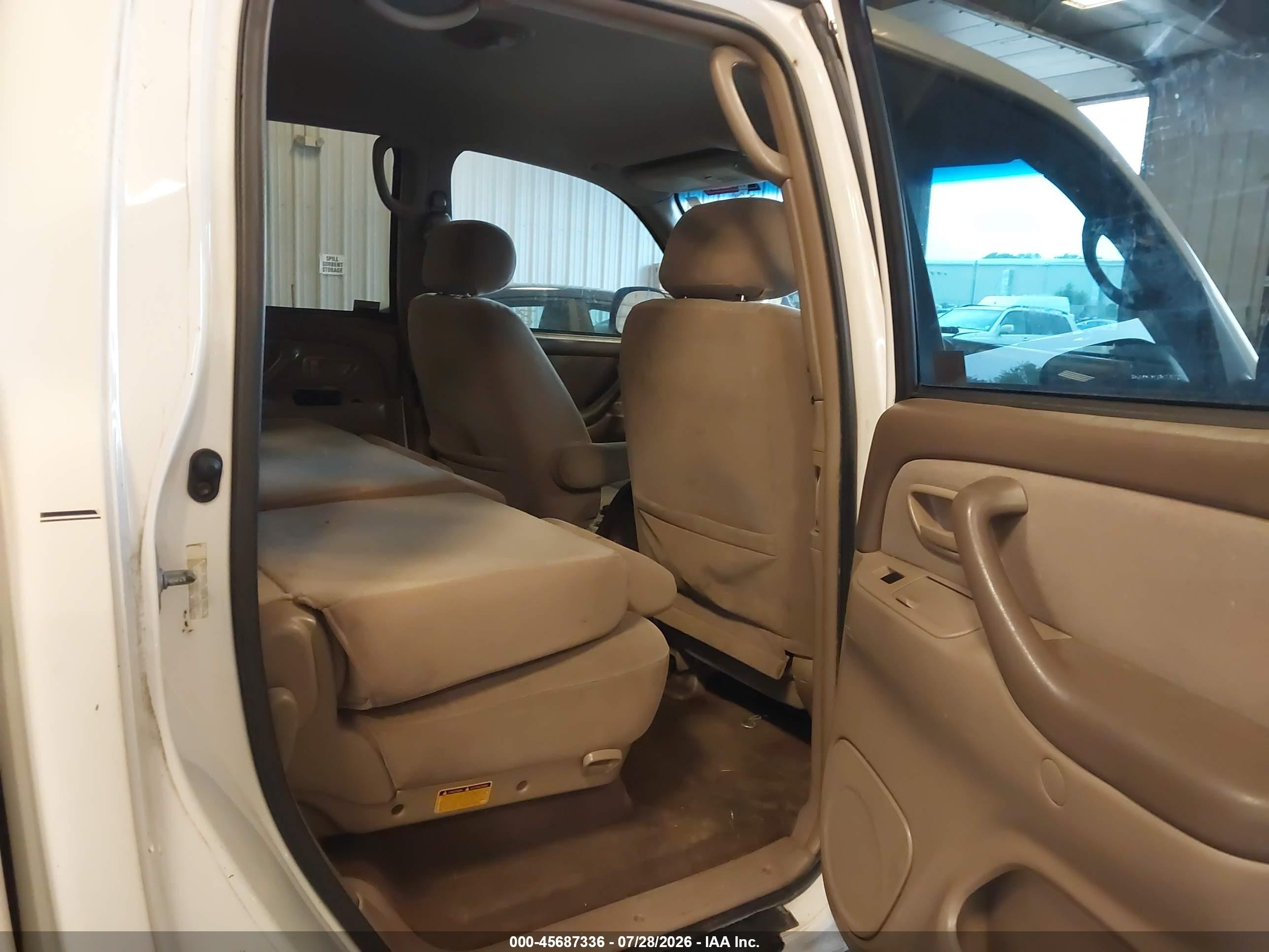2004 Toyota Tundra Sr5 V8 White vin: 5TBET341X4S442281