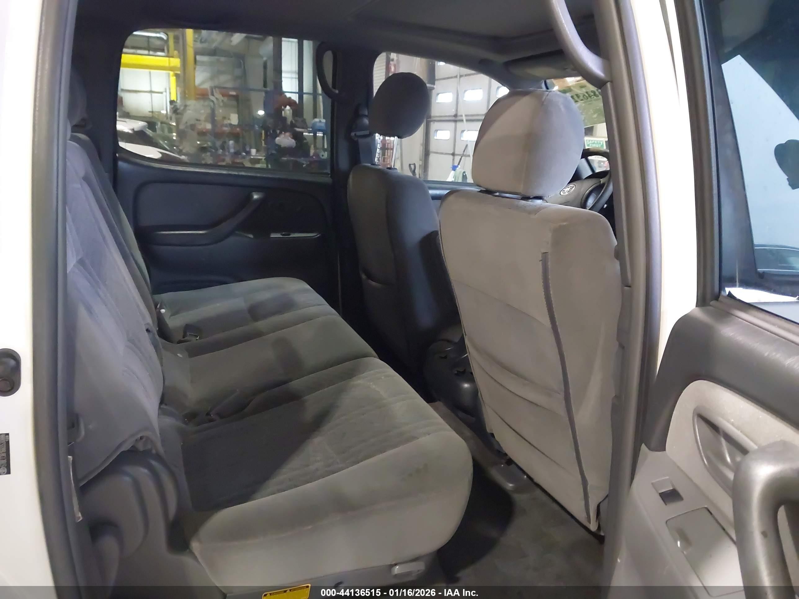 2006 Toyota Tundra Limited V8 White vin: 5TBET38166S530886