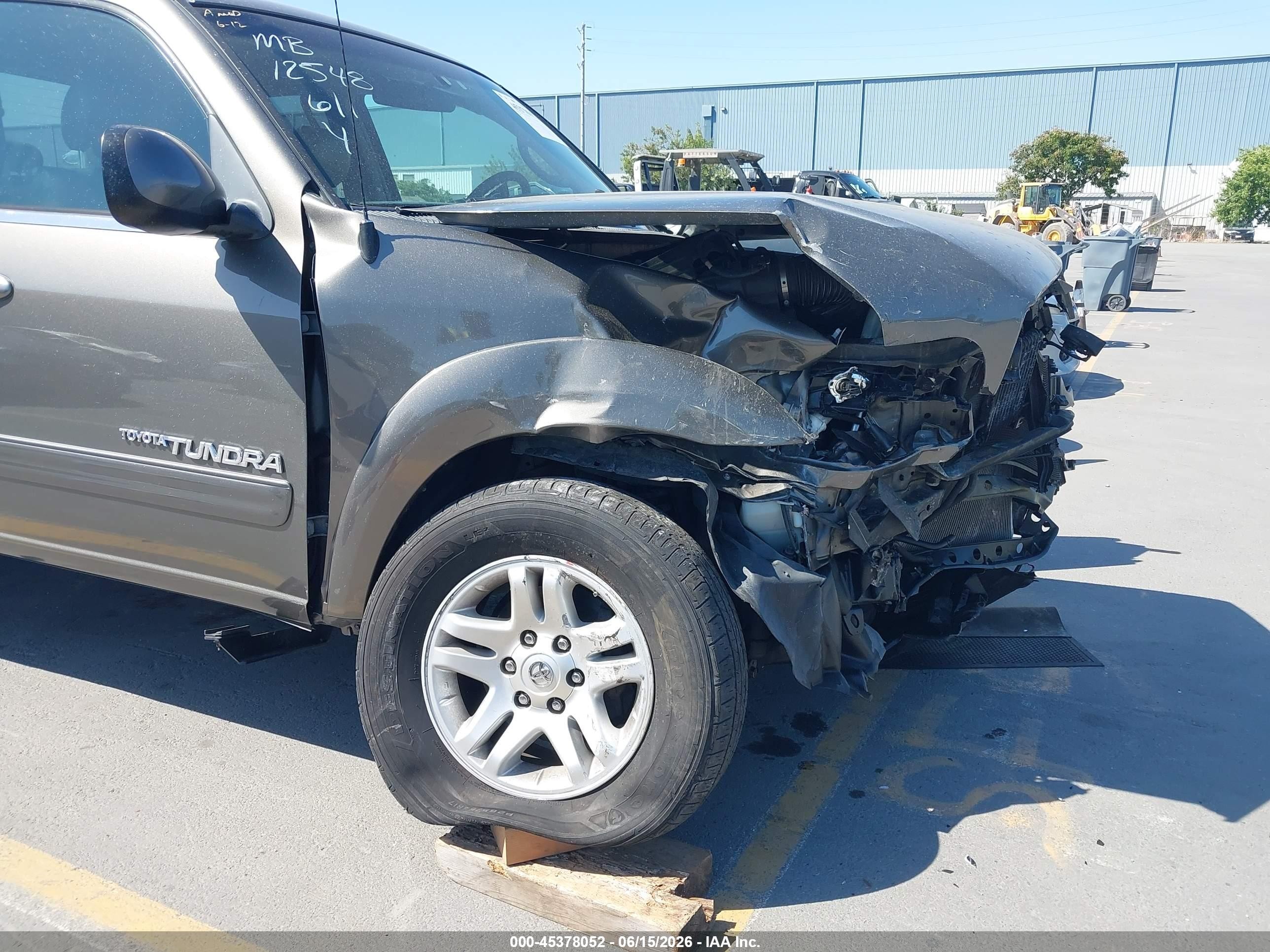 2005 Toyota Tundra Limited V8 Champagne vin: 5TBET381X5S473848