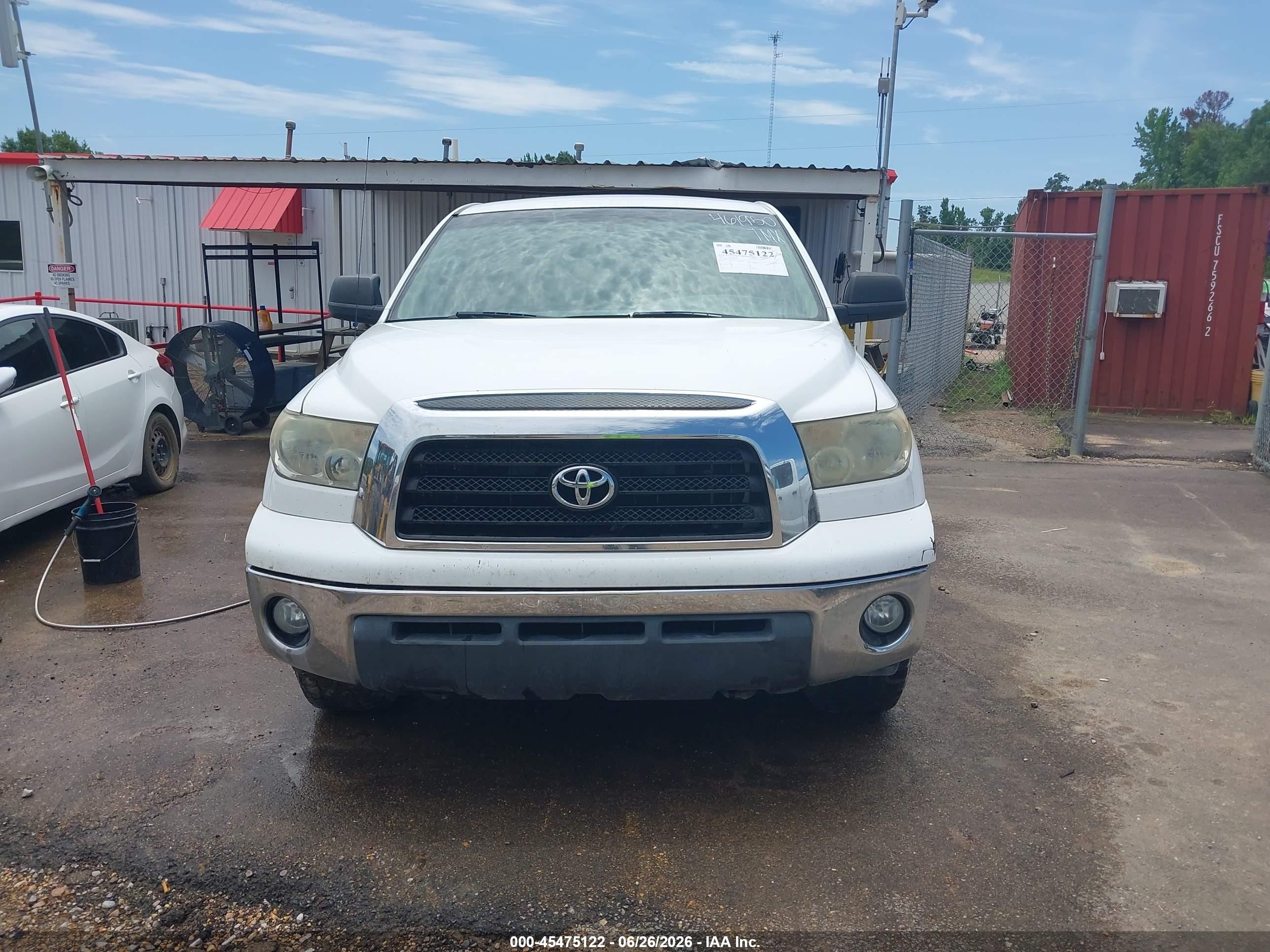 2007 Toyota Tundra Sr5 5.7l V8 White vin: 5TBEV54197S461950