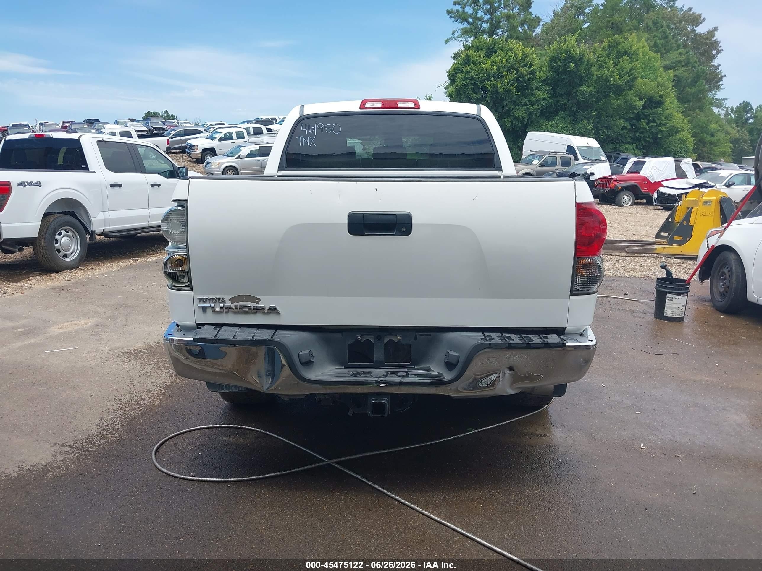 2007 Toyota Tundra Sr5 5.7l V8 White vin: 5TBEV54197S461950
