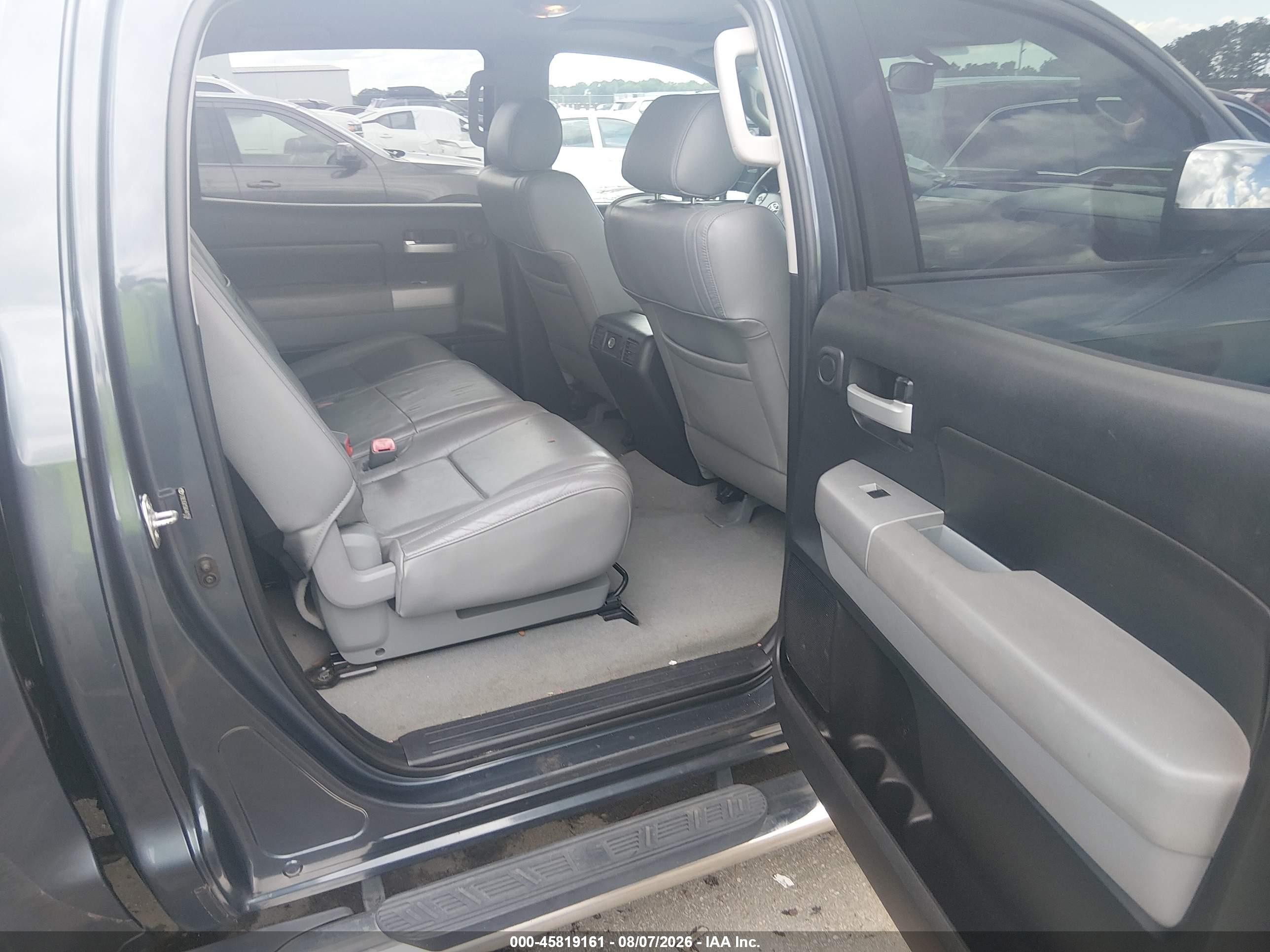 2008 Toyota Tundra Limited 5.7l V8 Серый vin: 5TBEV58158S481558