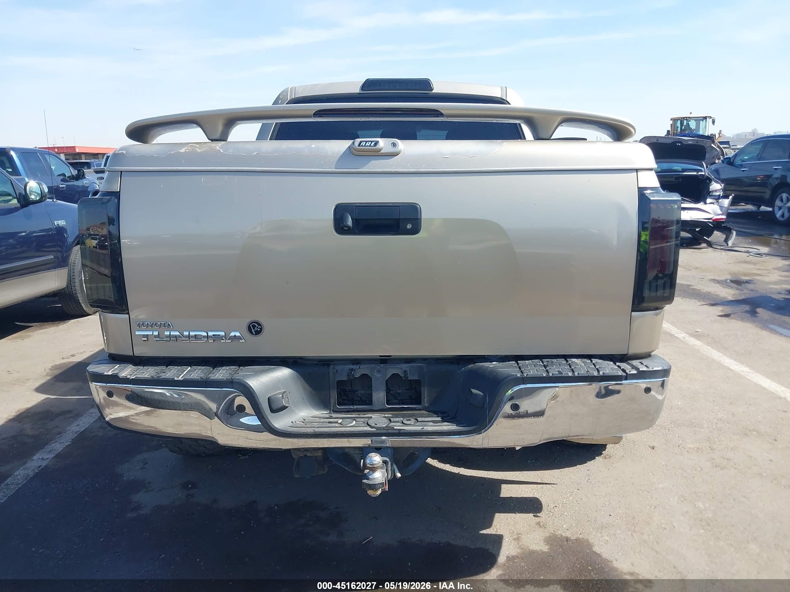 2007 Toyota Tundra Limited 5.7l V8 Золотой vin: 5TBEV58197S457584