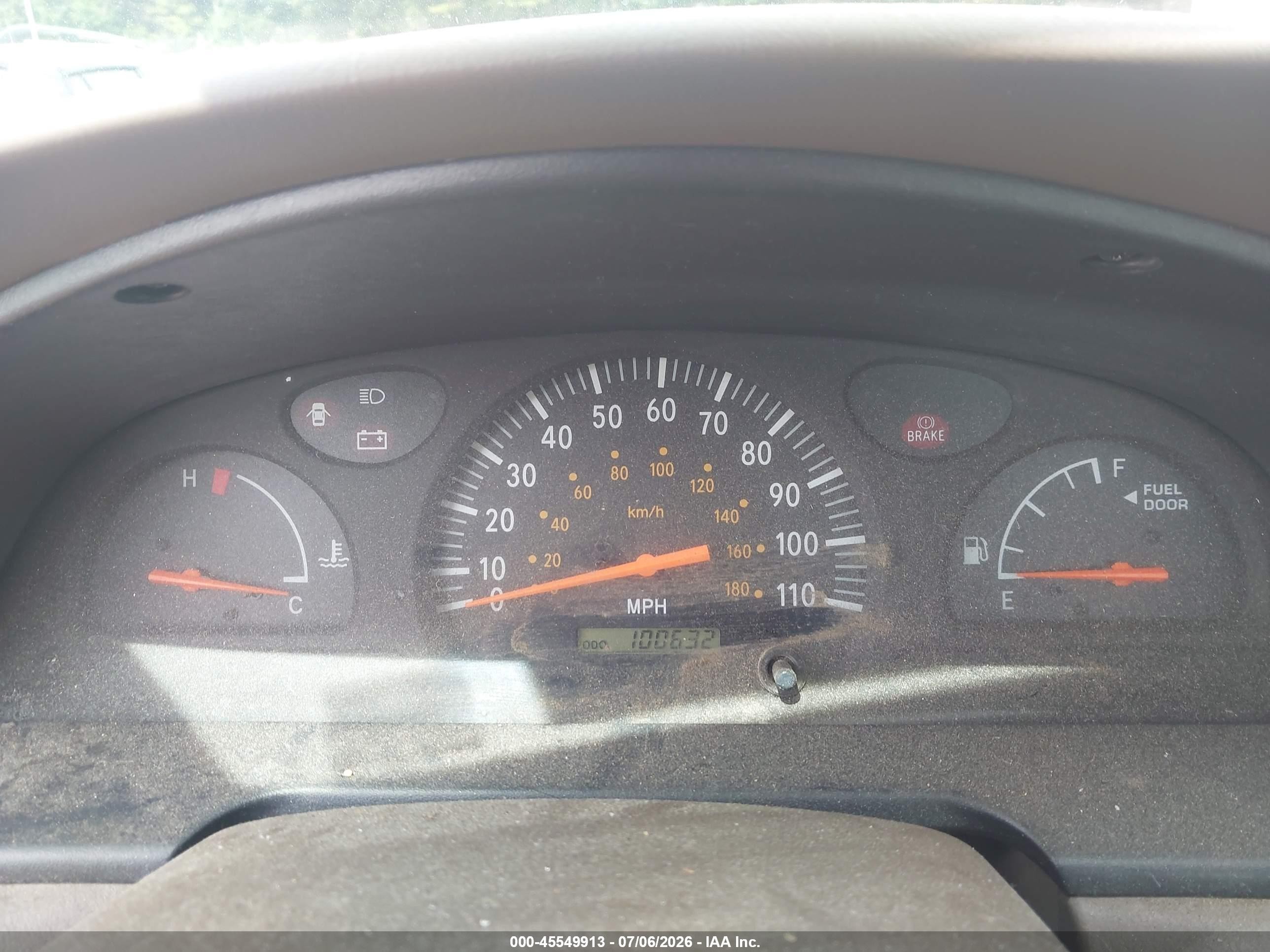 2004 Toyota Tundra   White vin: 5TBJN32104S447906