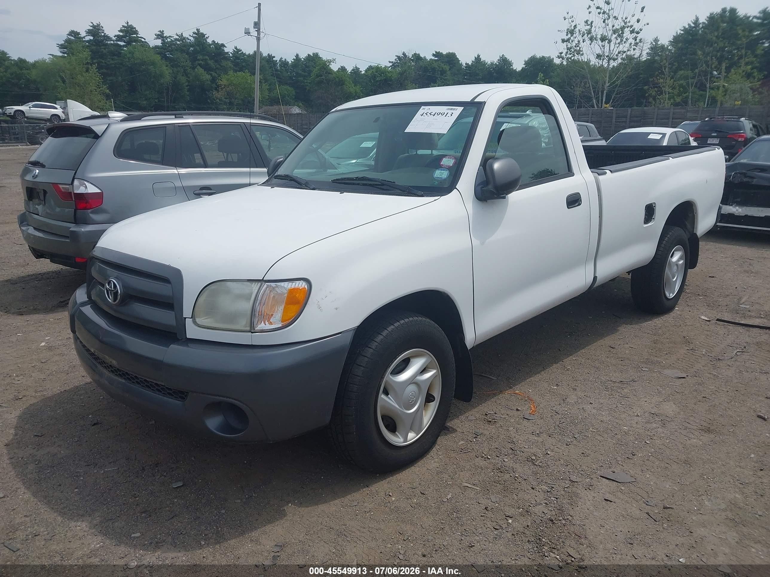 2004 Toyota Tundra   White vin: 5TBJN32104S447906