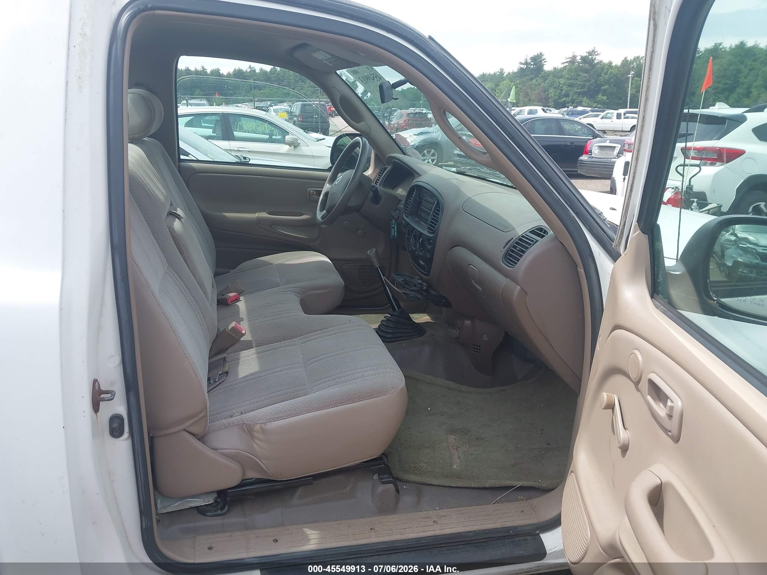 2004 Toyota Tundra   White vin: 5TBJN32104S447906