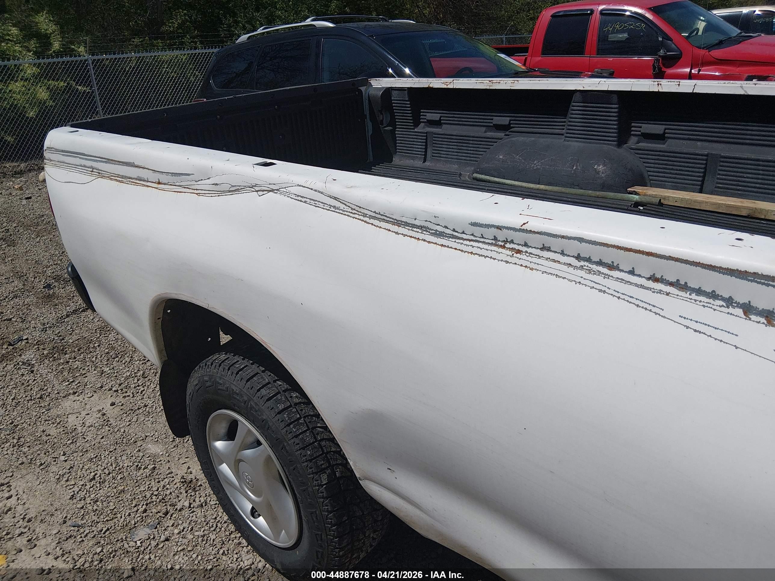 2003 Toyota Tundra   White vin: 5TBJN32133S386632