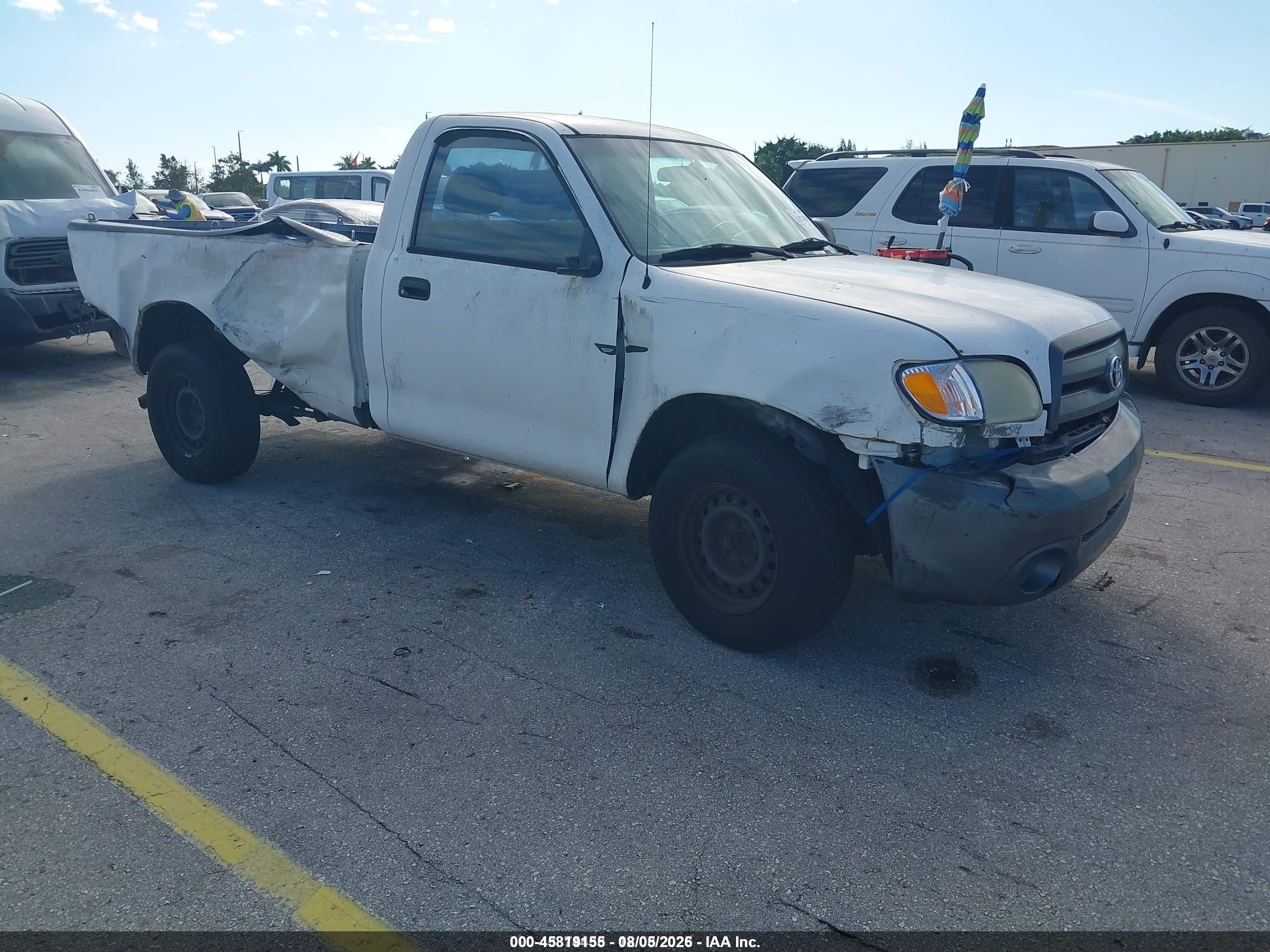 2004 Toyota Tundra   White vin: 5TBJN32134S445289