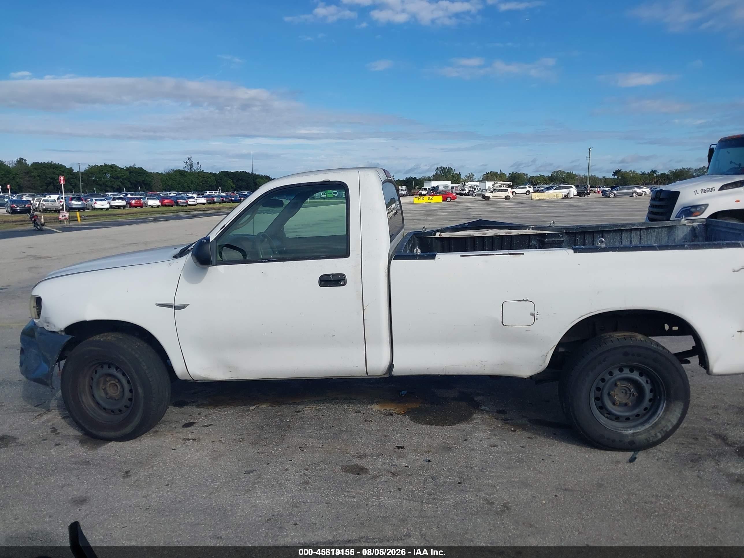 2004 Toyota Tundra   Белый vin: 5TBJN32134S445289