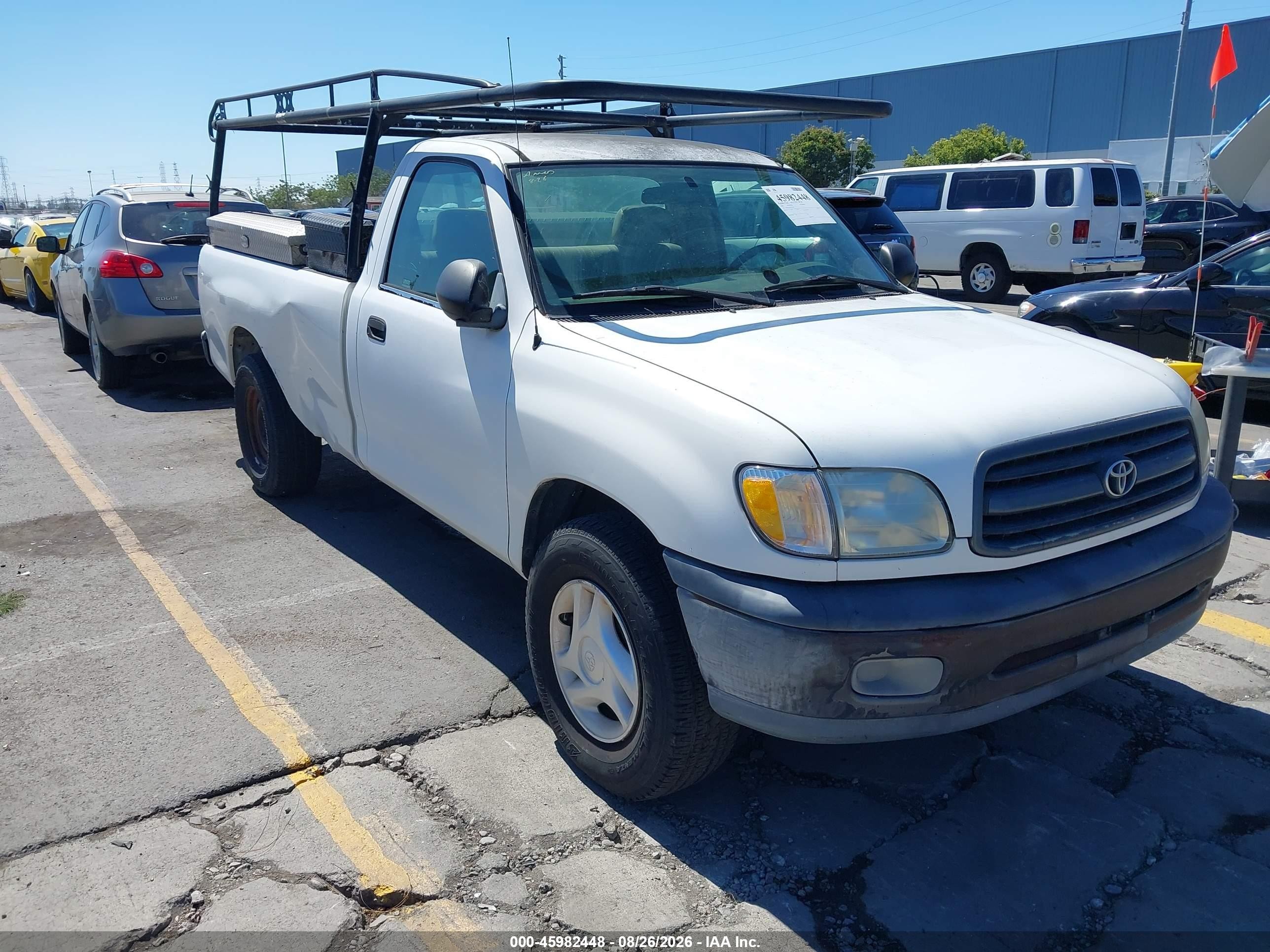 2000 Toyota Tundra   White vin: 5TBJN3213YS077282