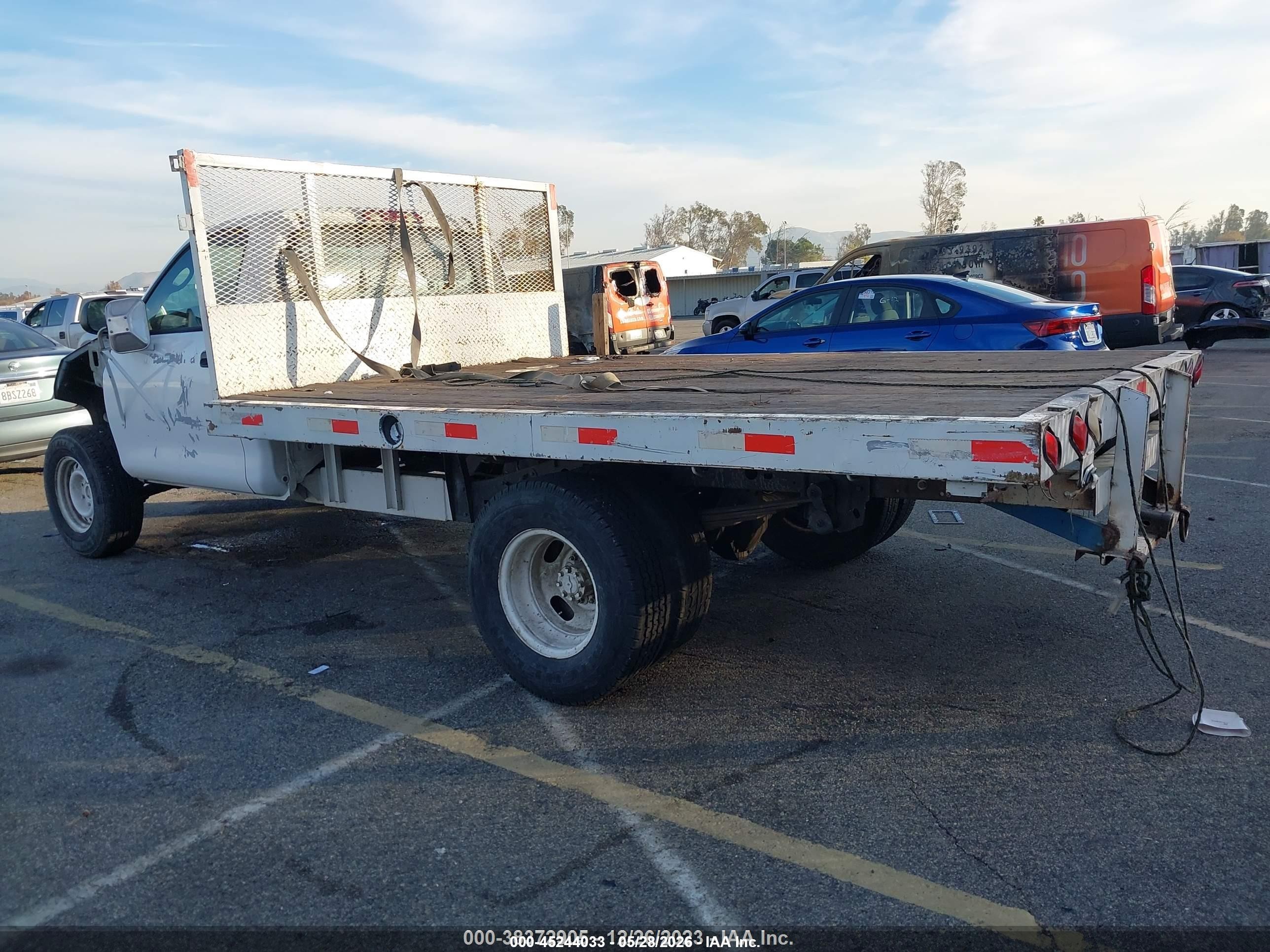2002 Toyota Tundra Base (a4) White vin: 5TBJN32142S236687
