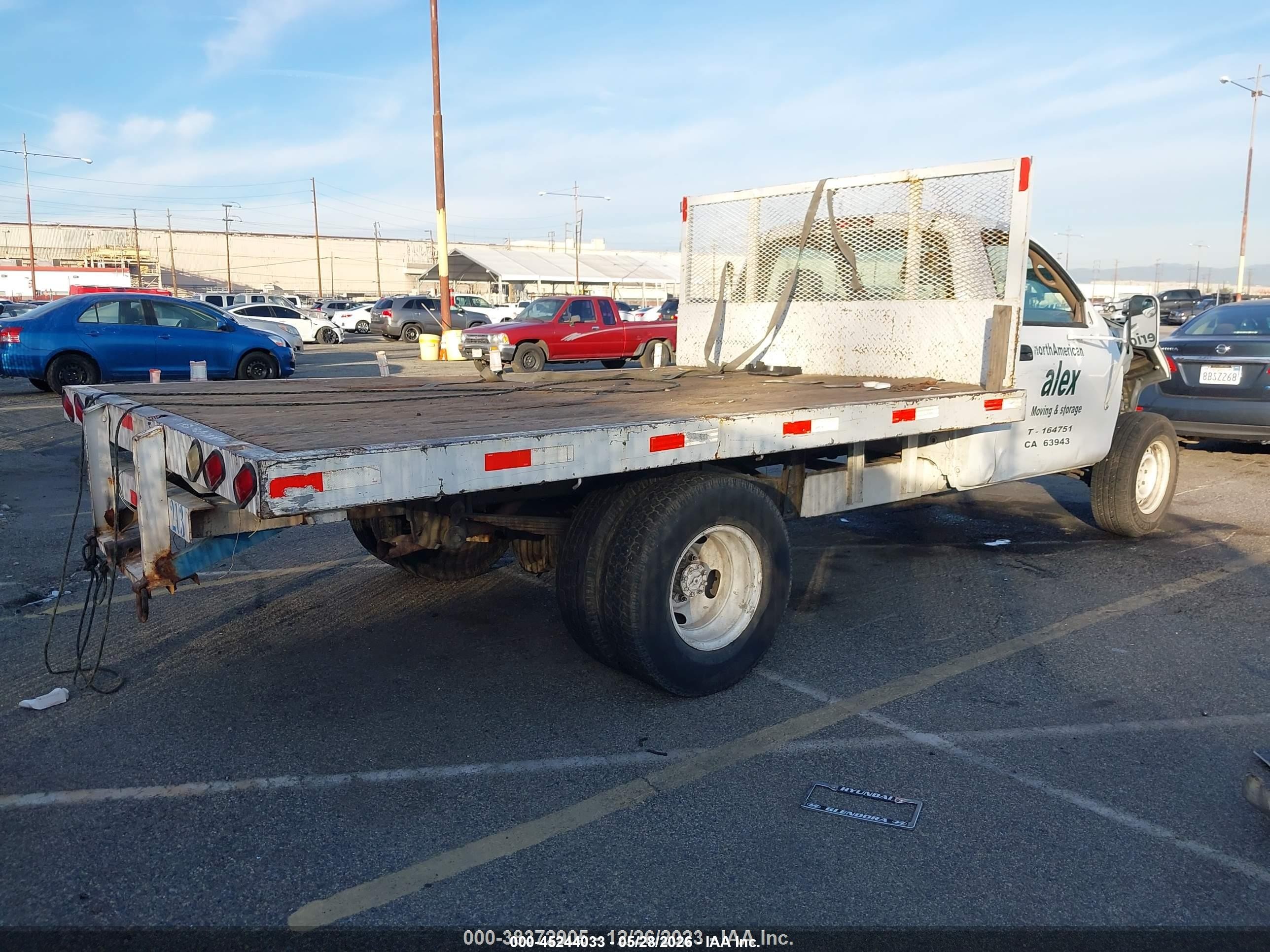 2002 Toyota Tundra Base (a4) White vin: 5TBJN32142S236687